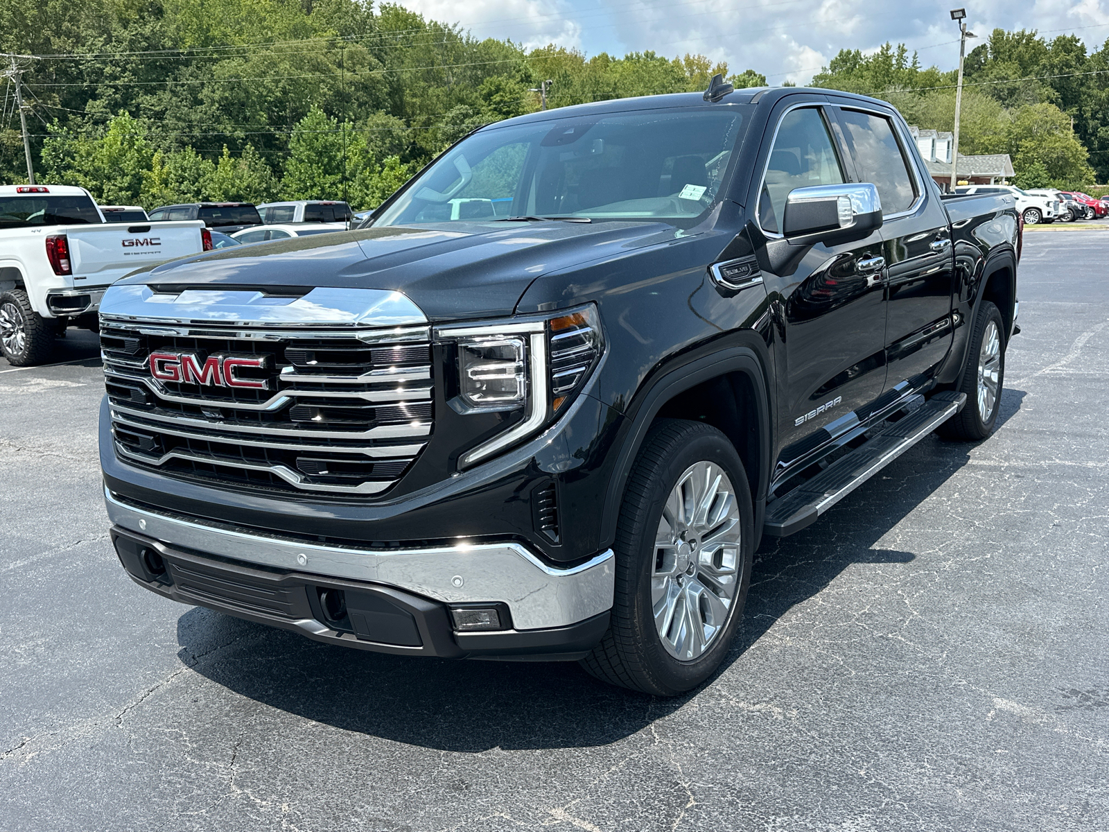 2024 GMC Sierra 1500 SLT 2