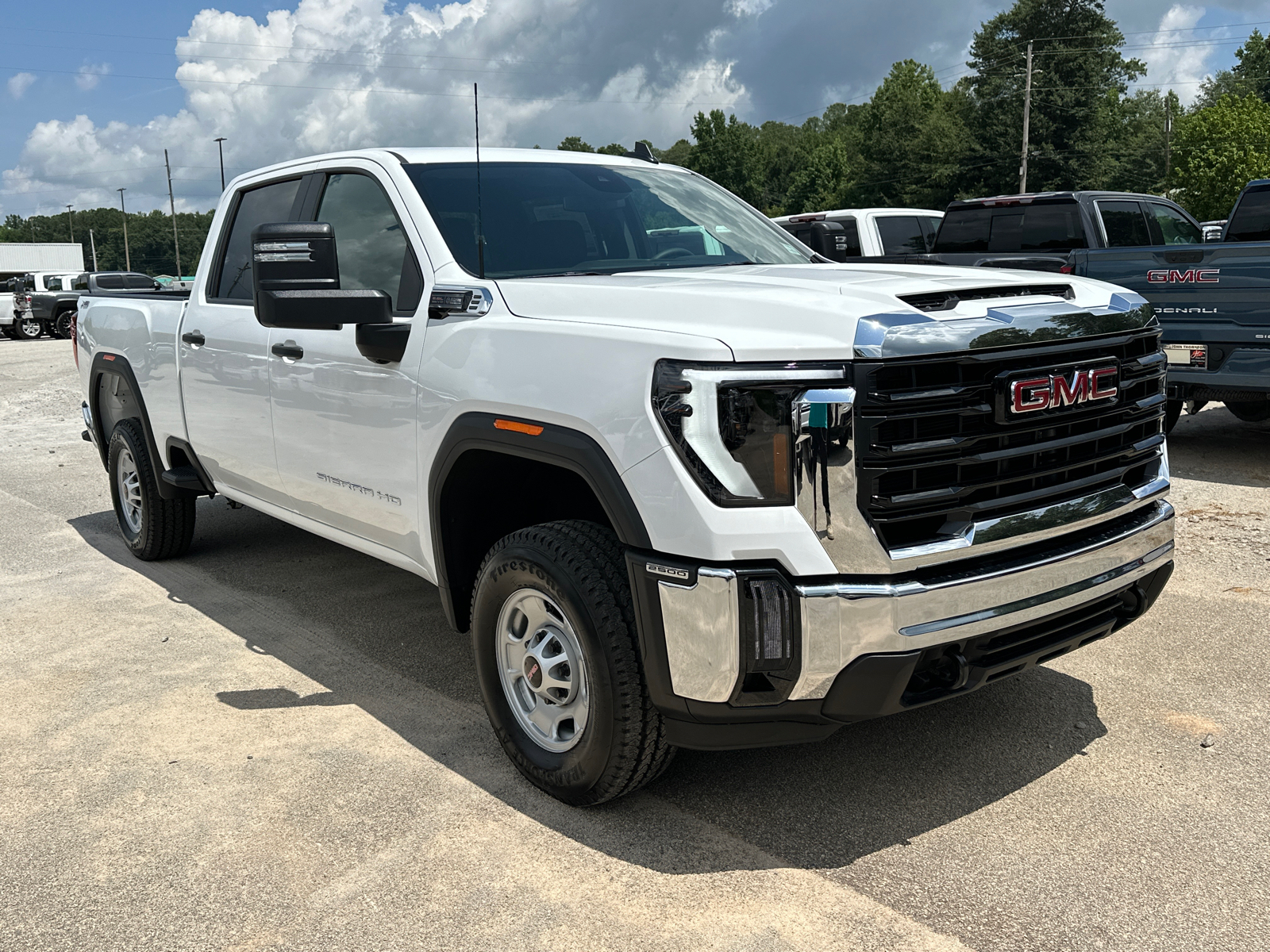 2024 GMC Sierra 2500HD Pro 4