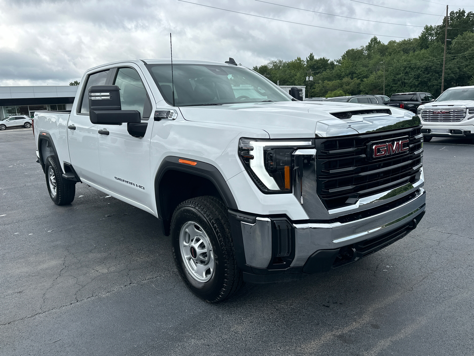 2024 GMC Sierra 2500HD Pro 4