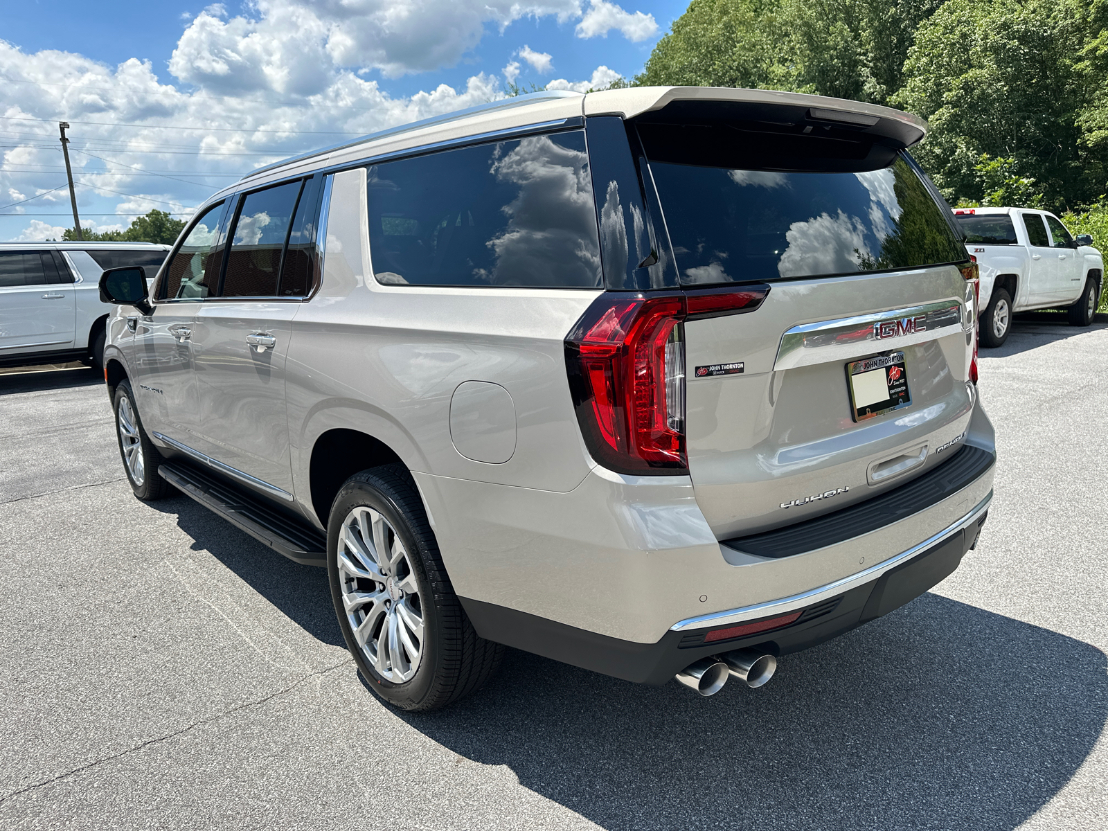 2024 GMC Yukon XL Denali 8