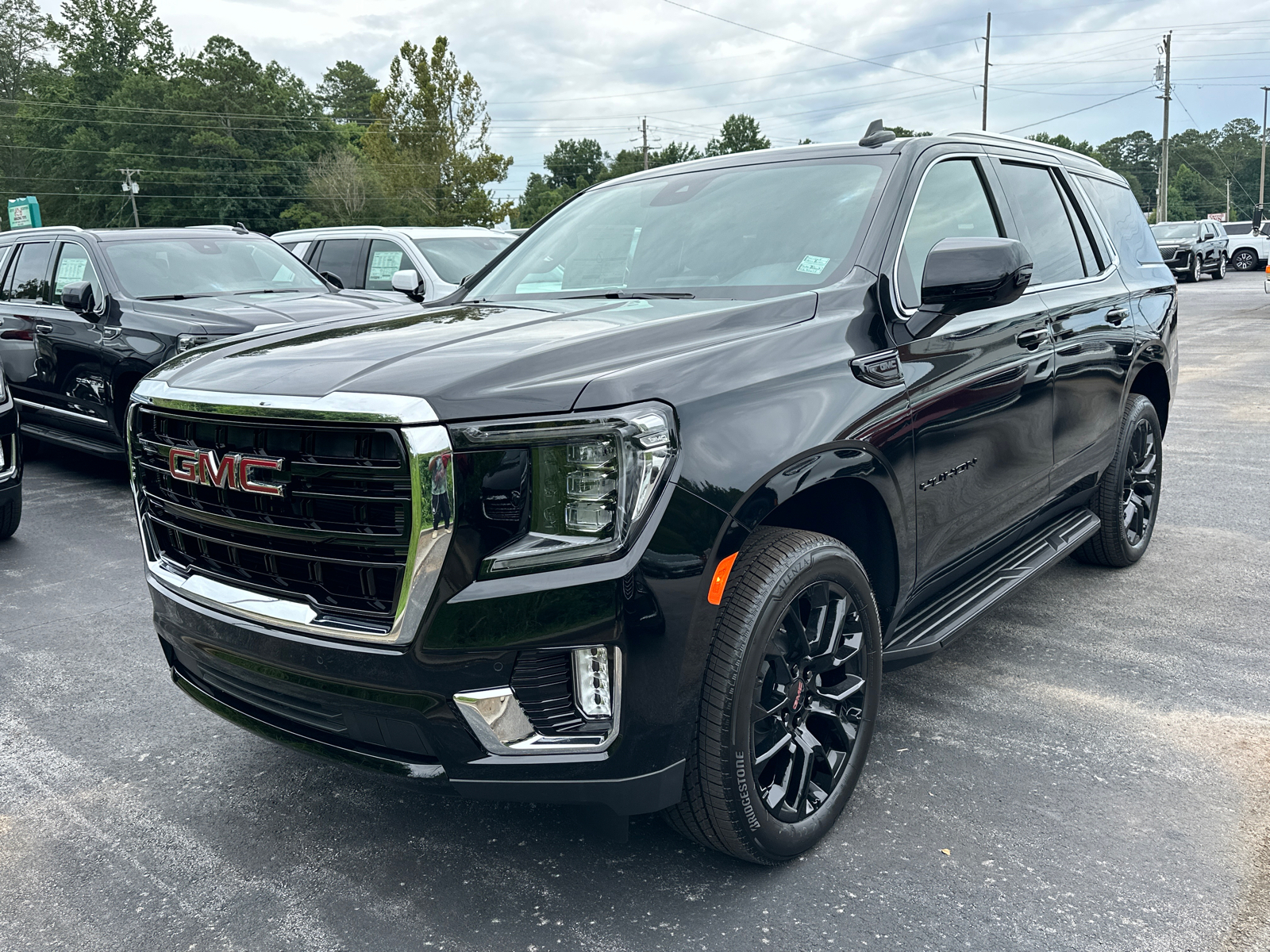 2024 GMC Yukon SLE 2