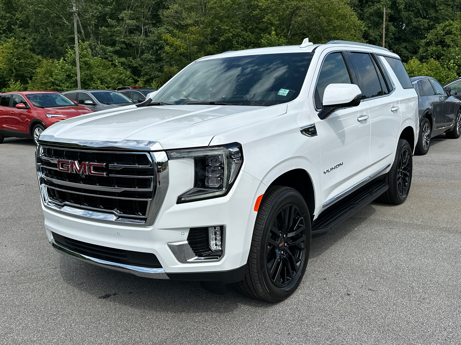 2024 GMC Yukon SLT 2