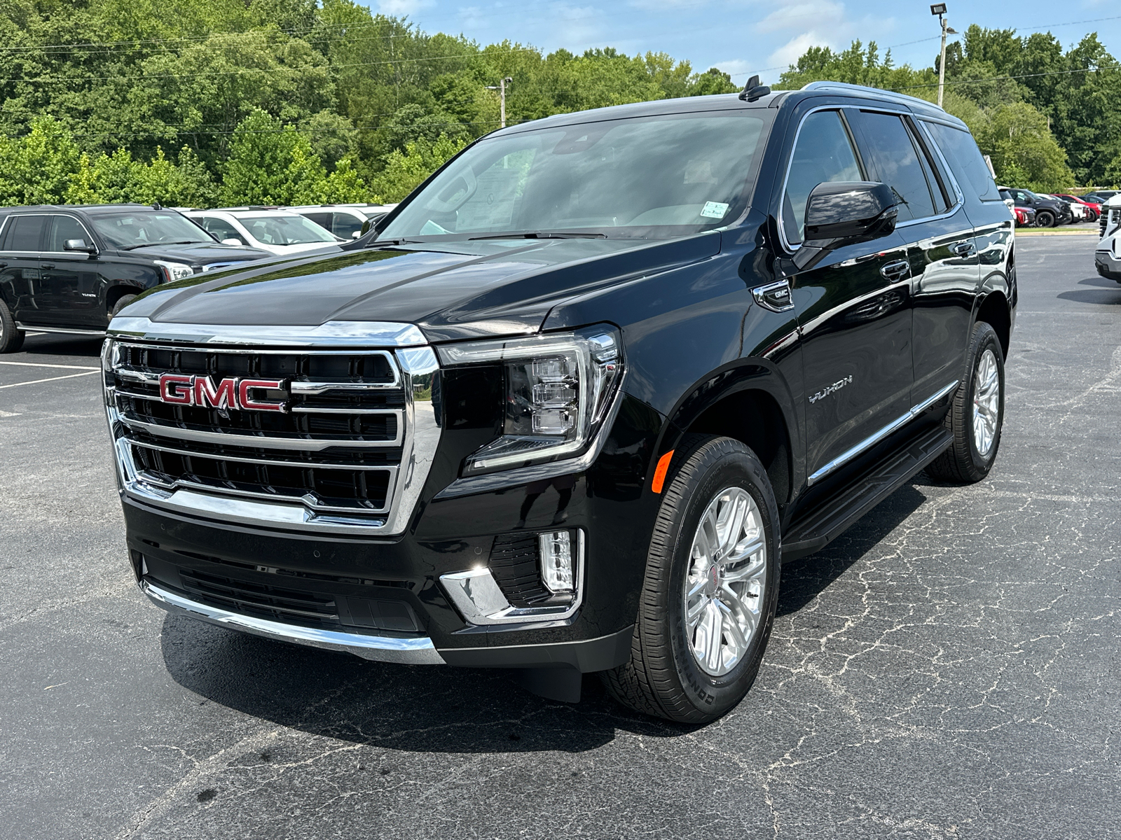 2024 GMC Yukon SLT 2