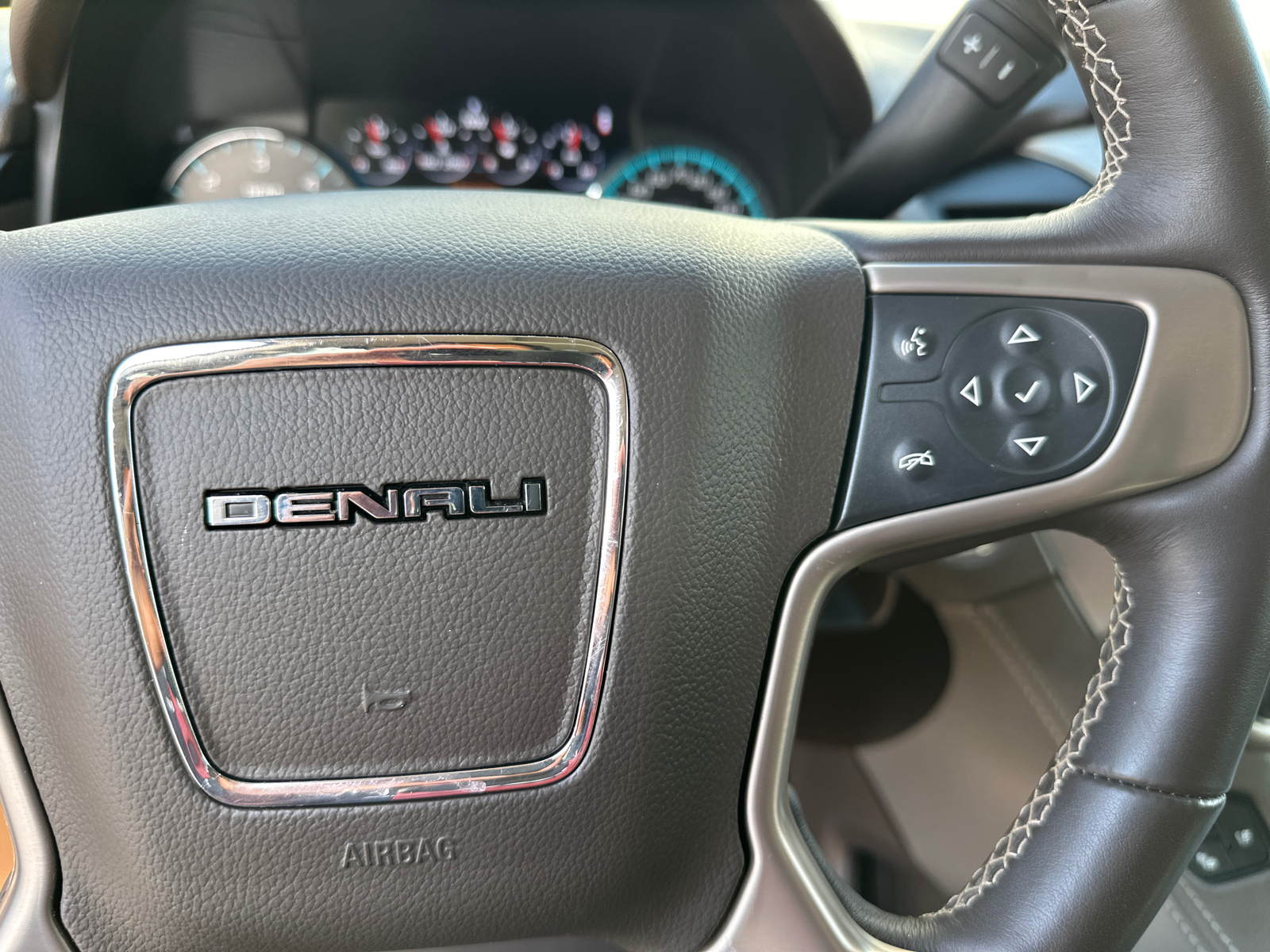 2020 GMC Yukon Denali 27