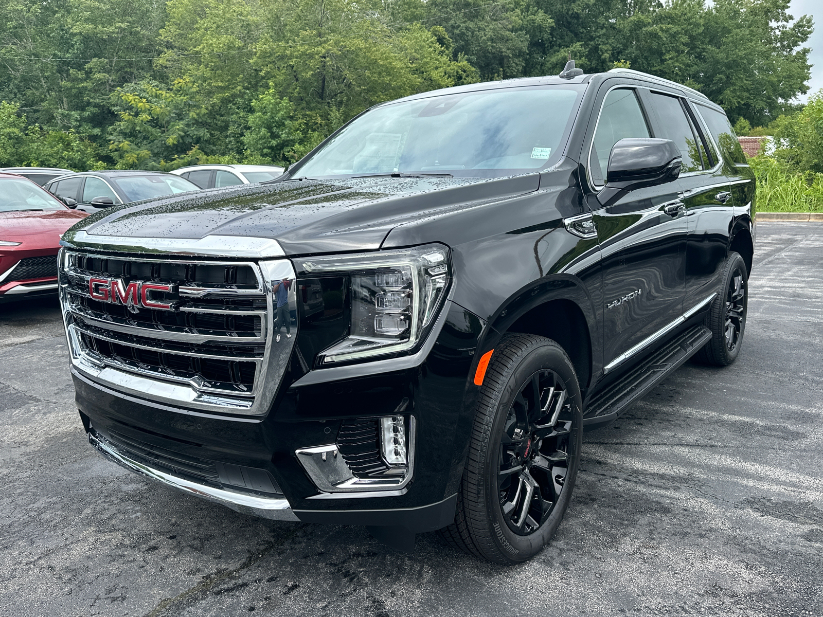 2024 GMC Yukon SLT 2