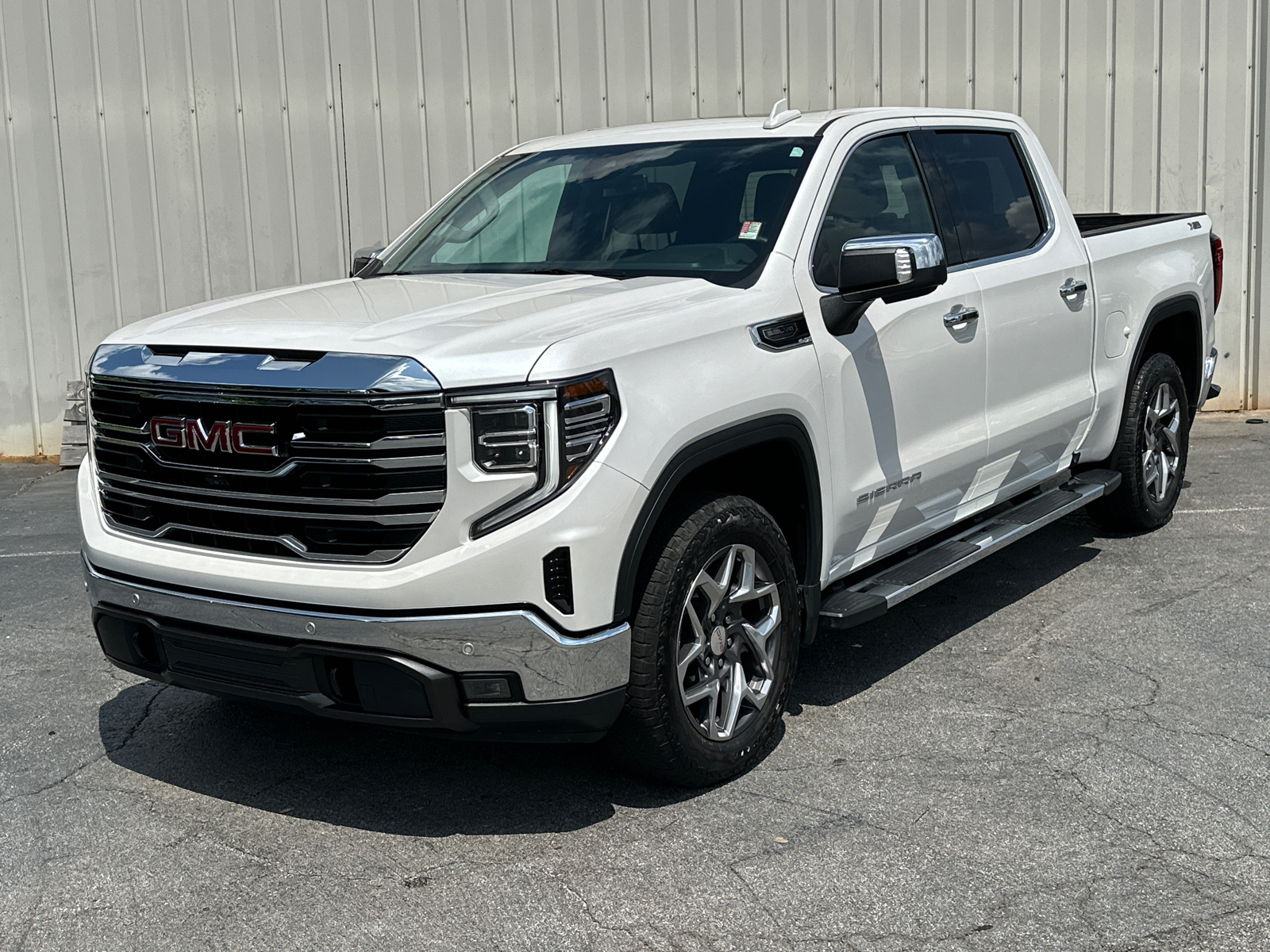 2022 GMC Sierra 1500 SLT 2