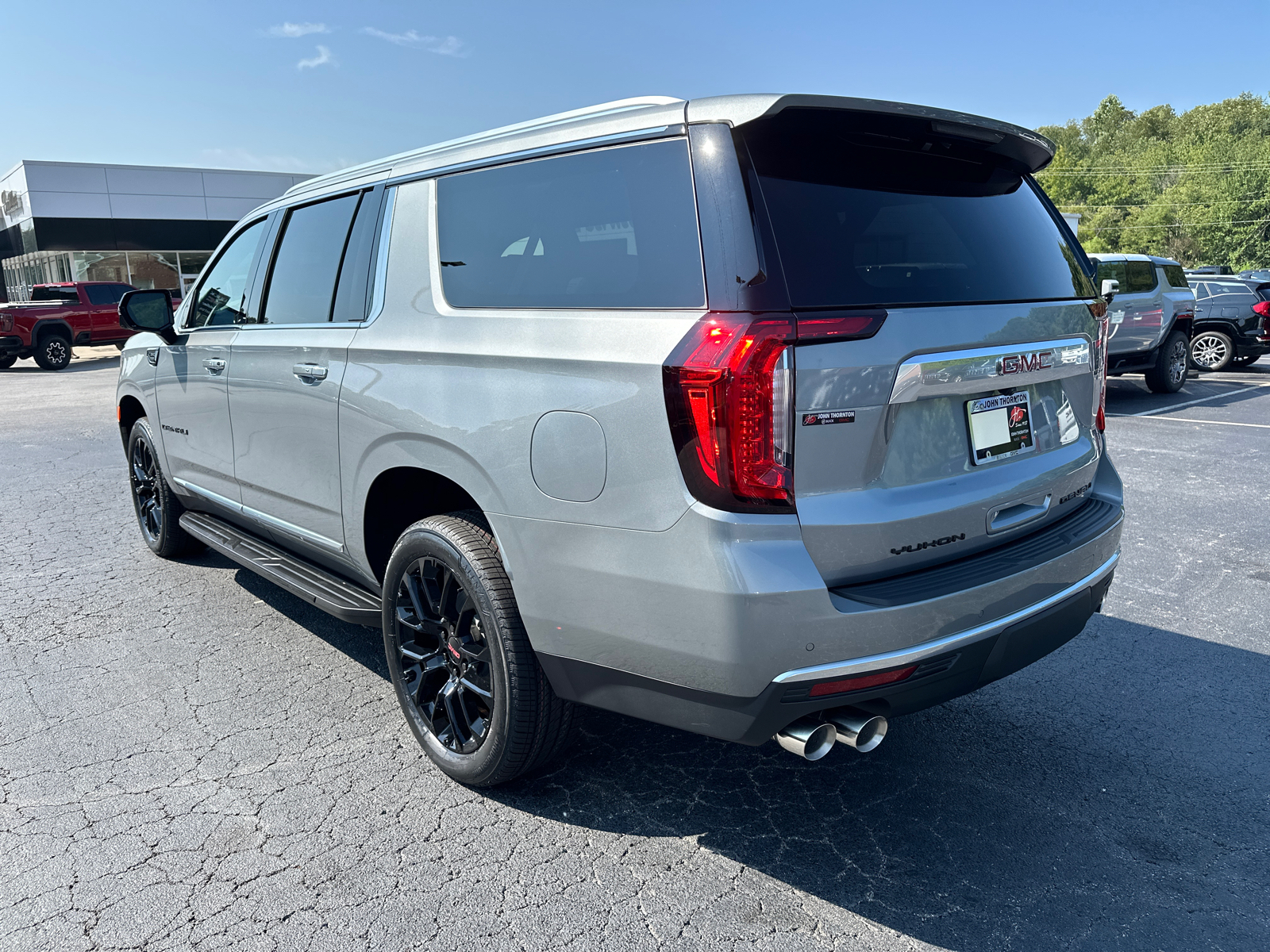 2024 GMC Yukon XL Denali 8