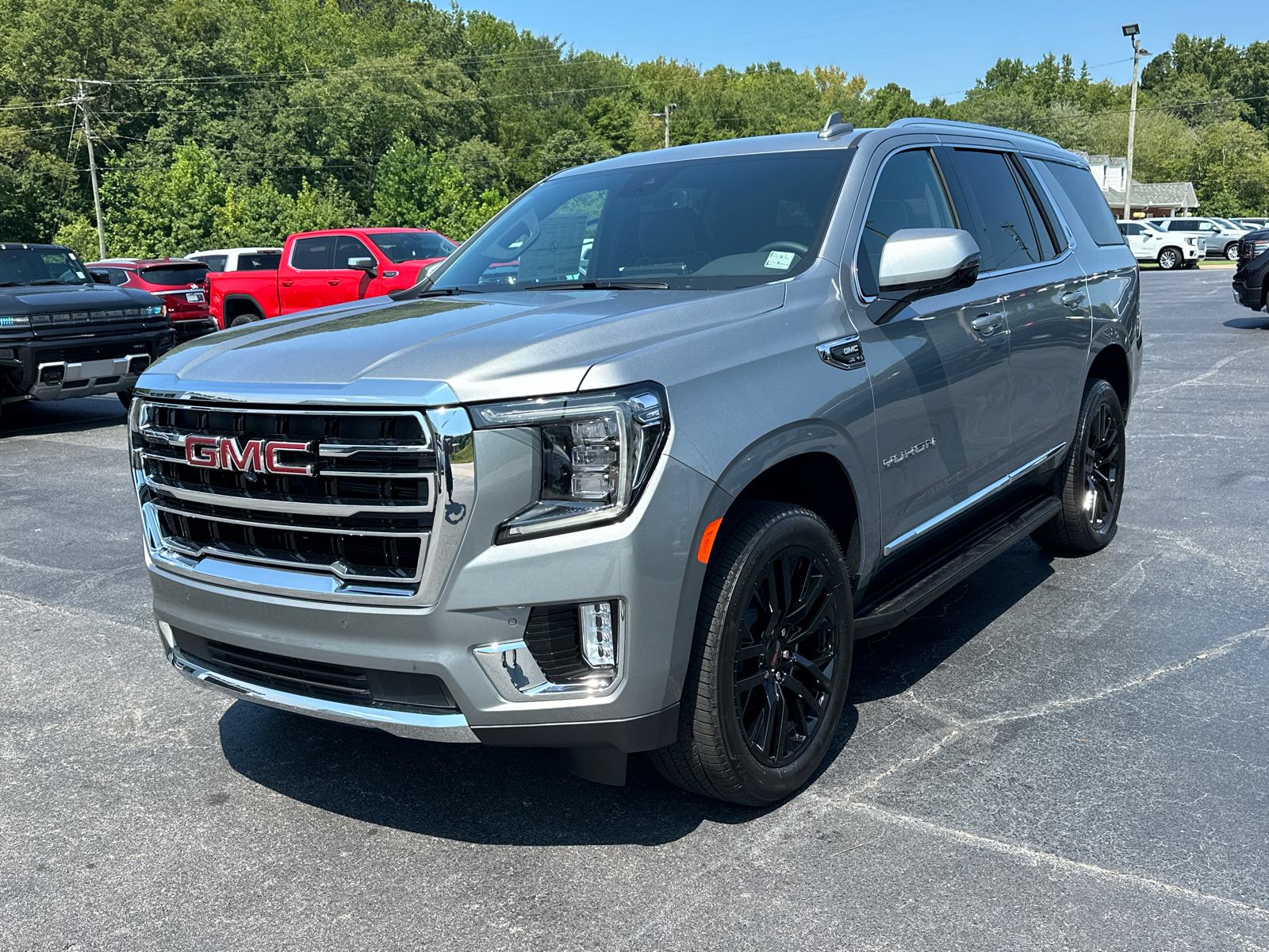 2024 GMC Yukon SLT 2