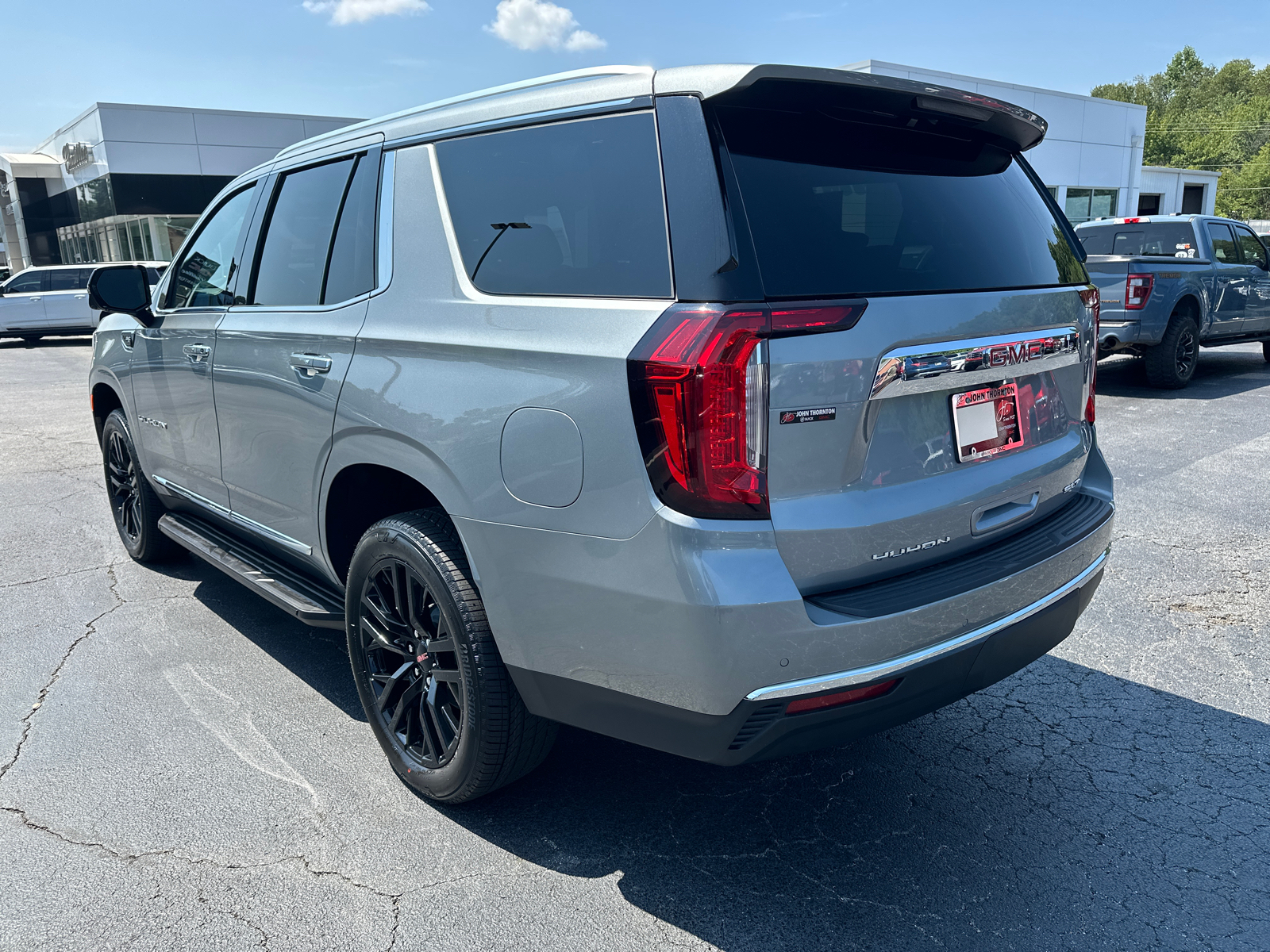 2024 GMC Yukon SLT 8