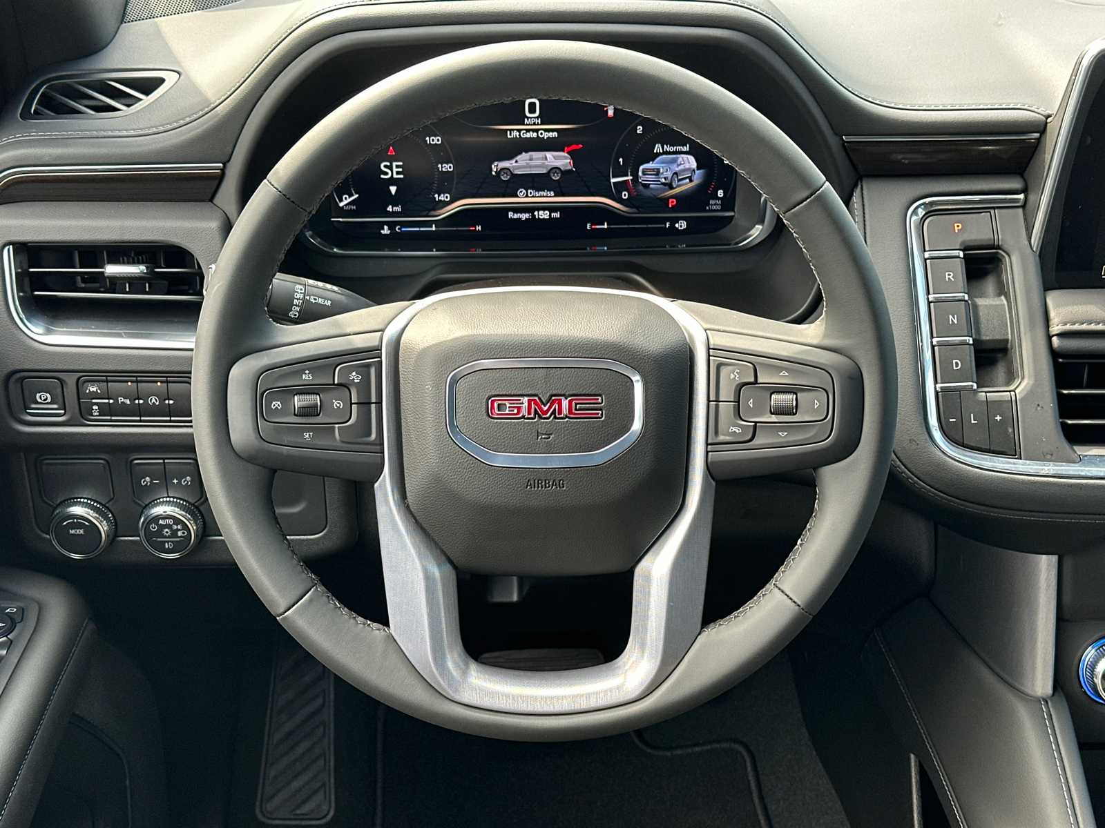 2024 GMC Yukon XL SLE 25