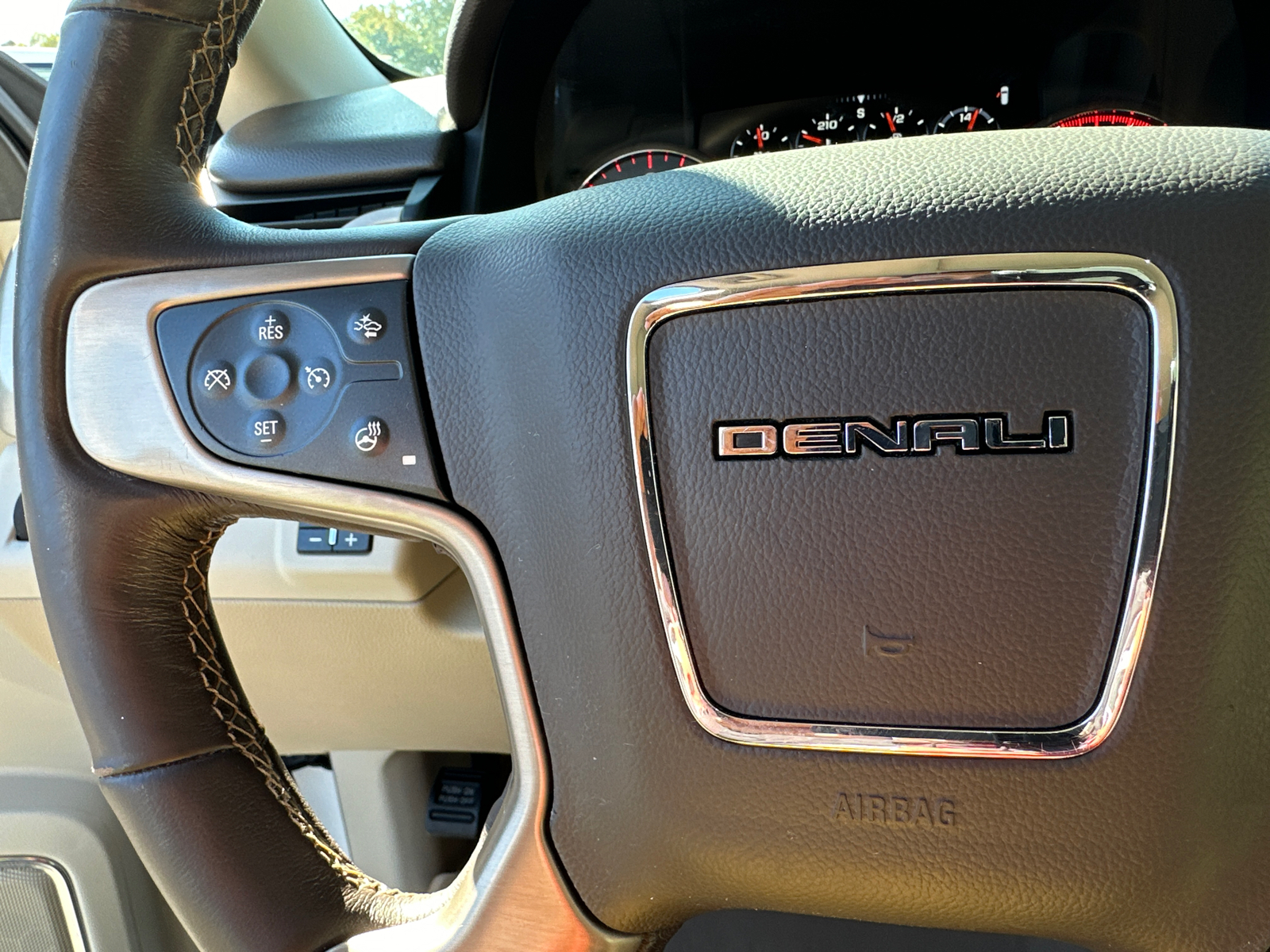 2016 GMC Yukon Denali 26