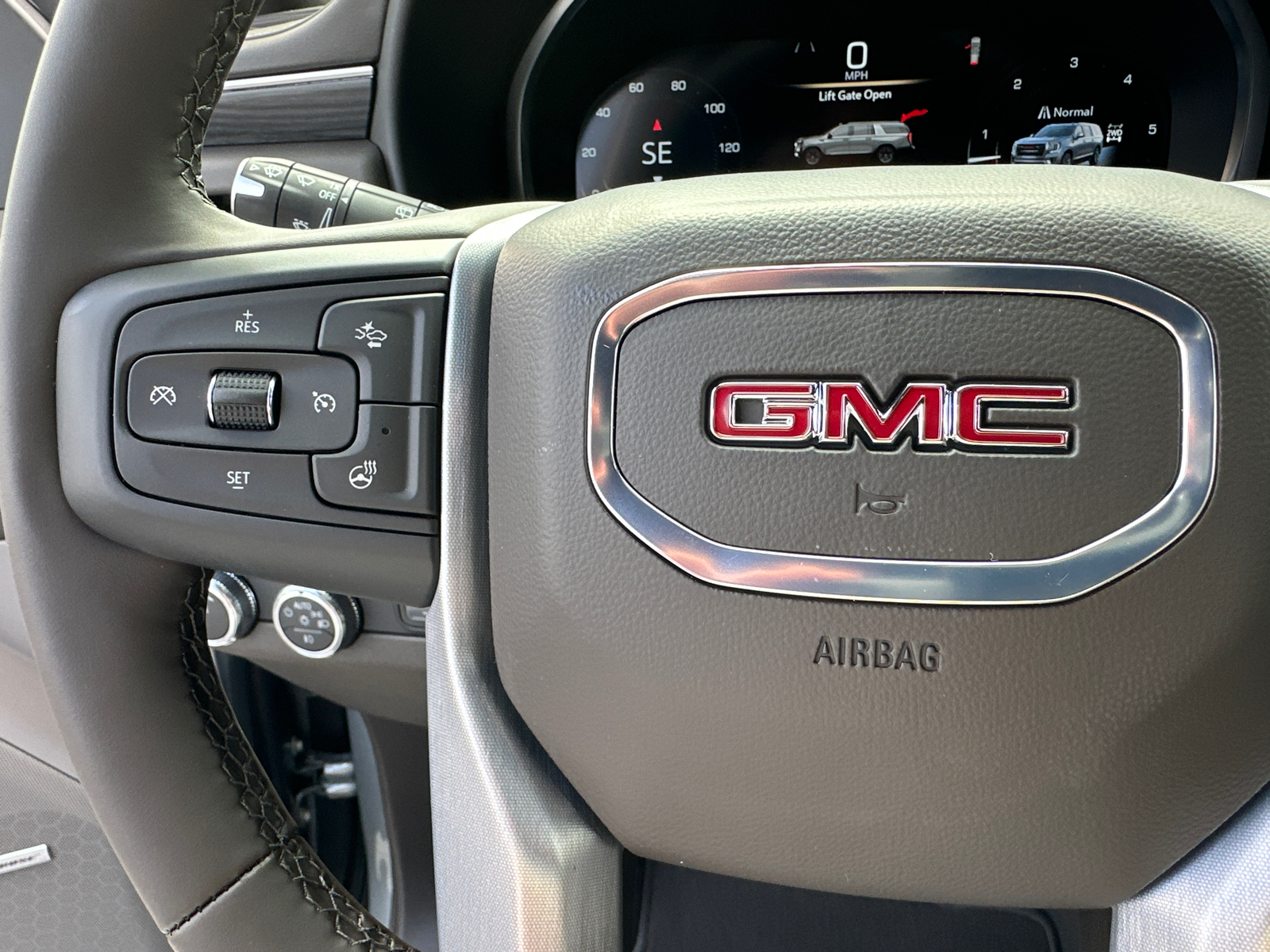 2024 GMC Yukon XL SLT 26