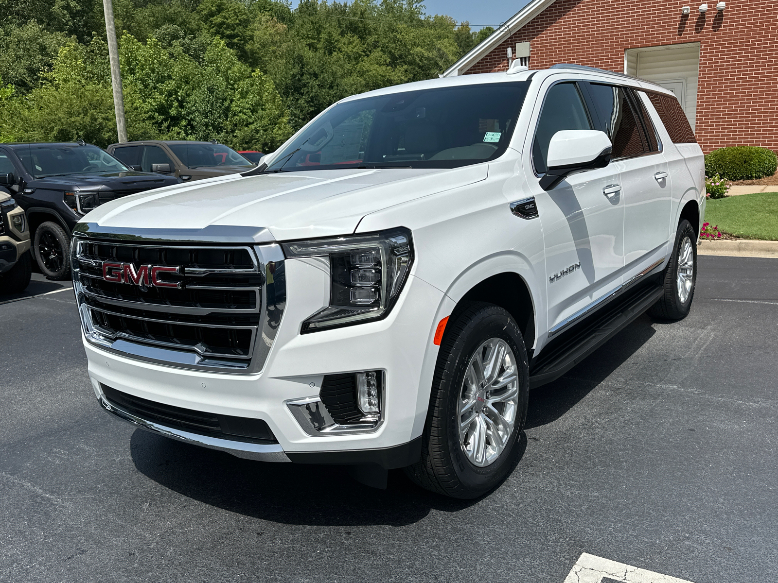 2024 GMC Yukon XL SLT 2