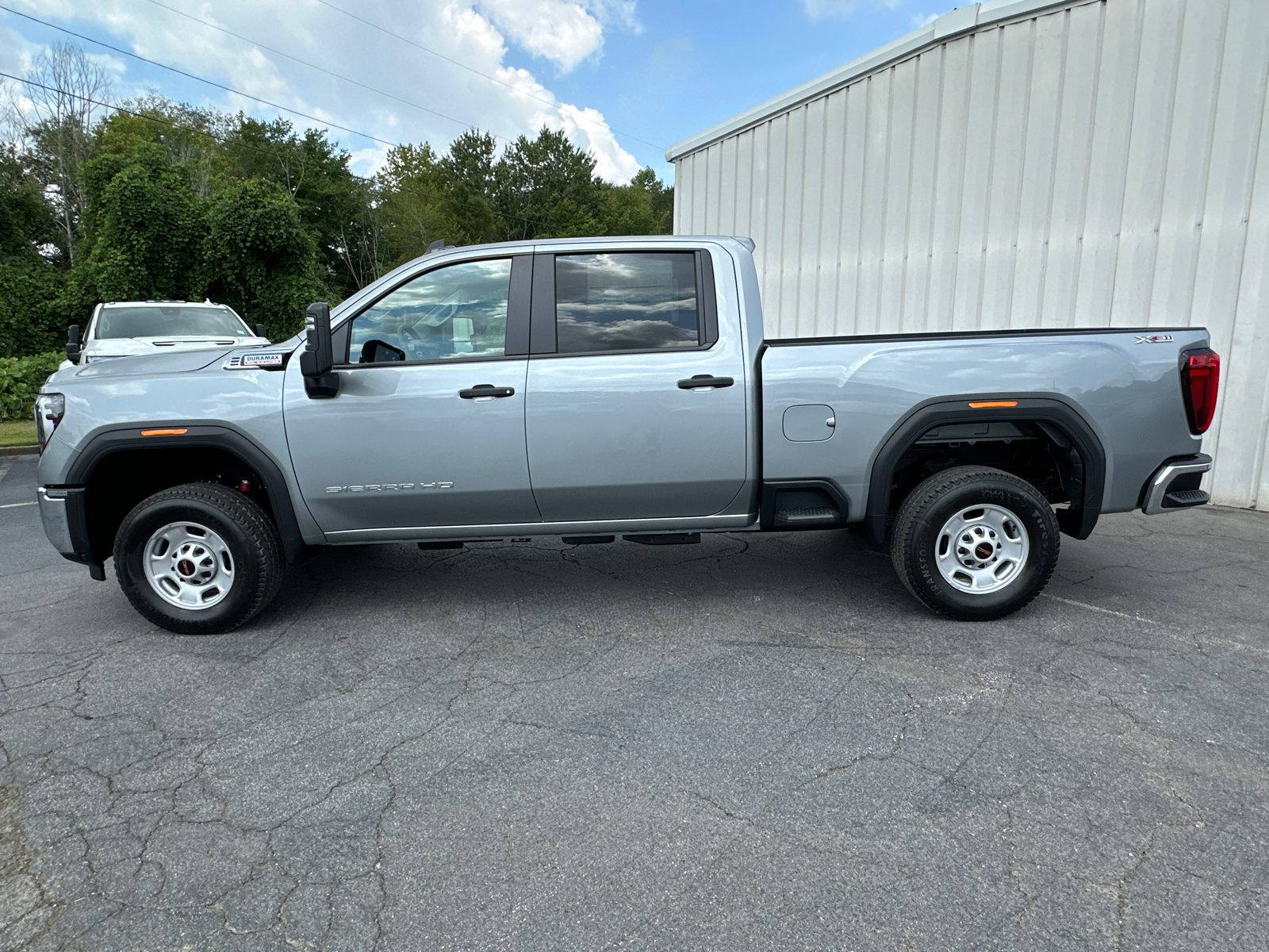 2024 GMC Sierra 2500HD Pro 9