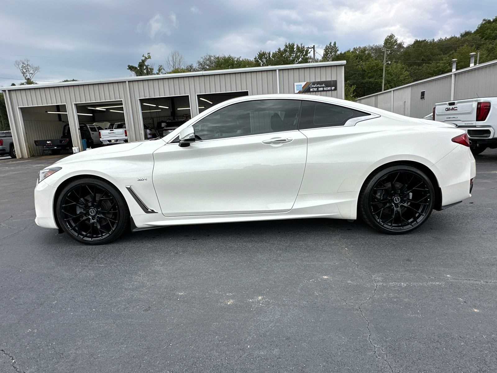 2017 INFINITI Q60 3.0t Premium 9