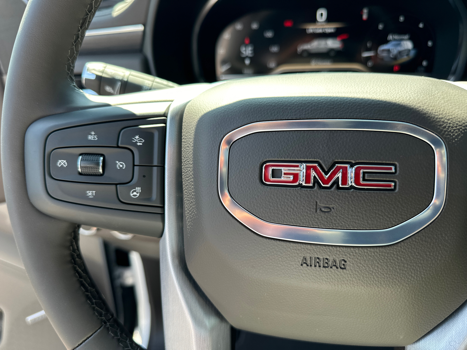 2024 GMC Yukon XL SLT 26