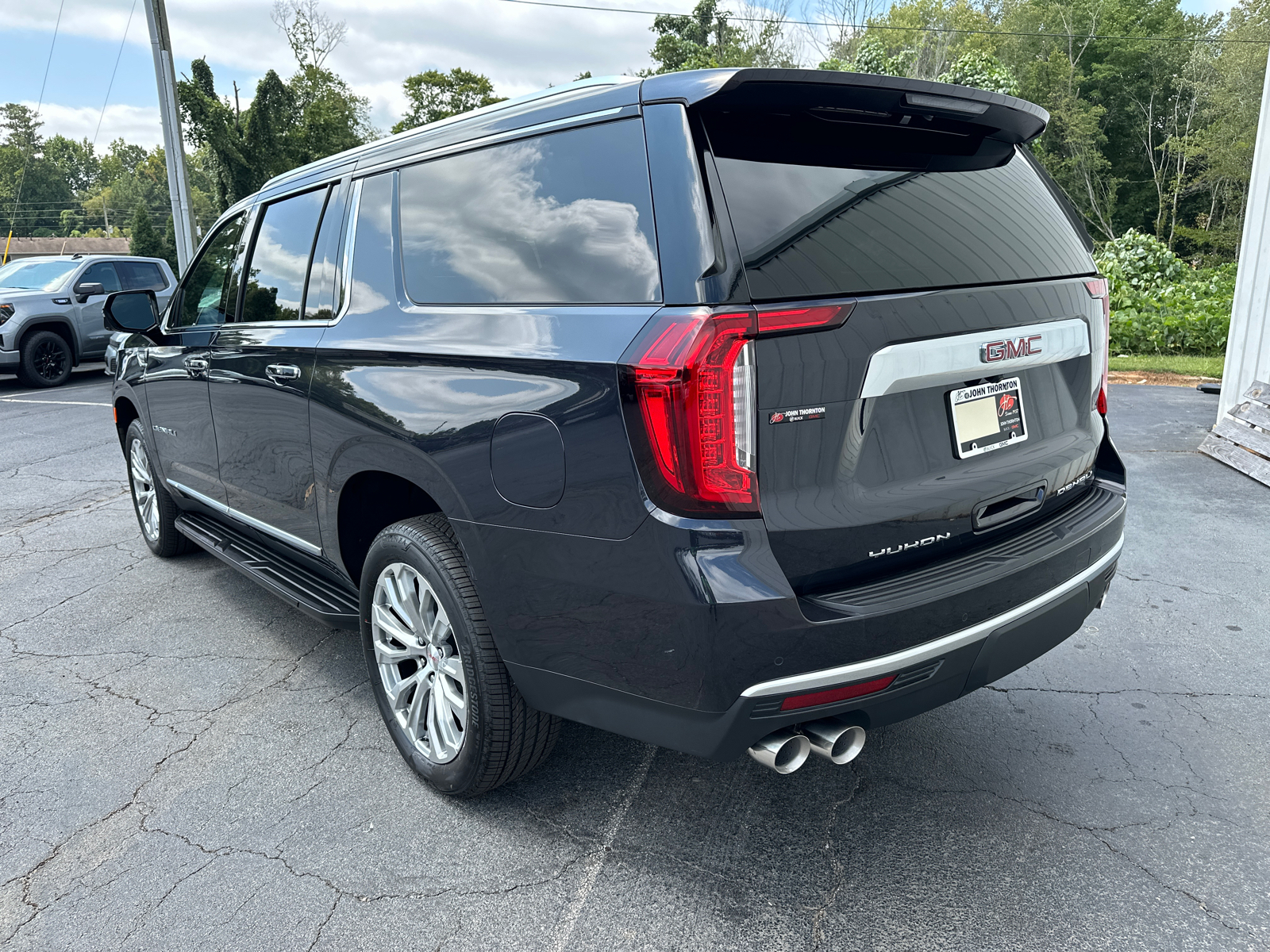 2024 GMC Yukon XL Denali 8