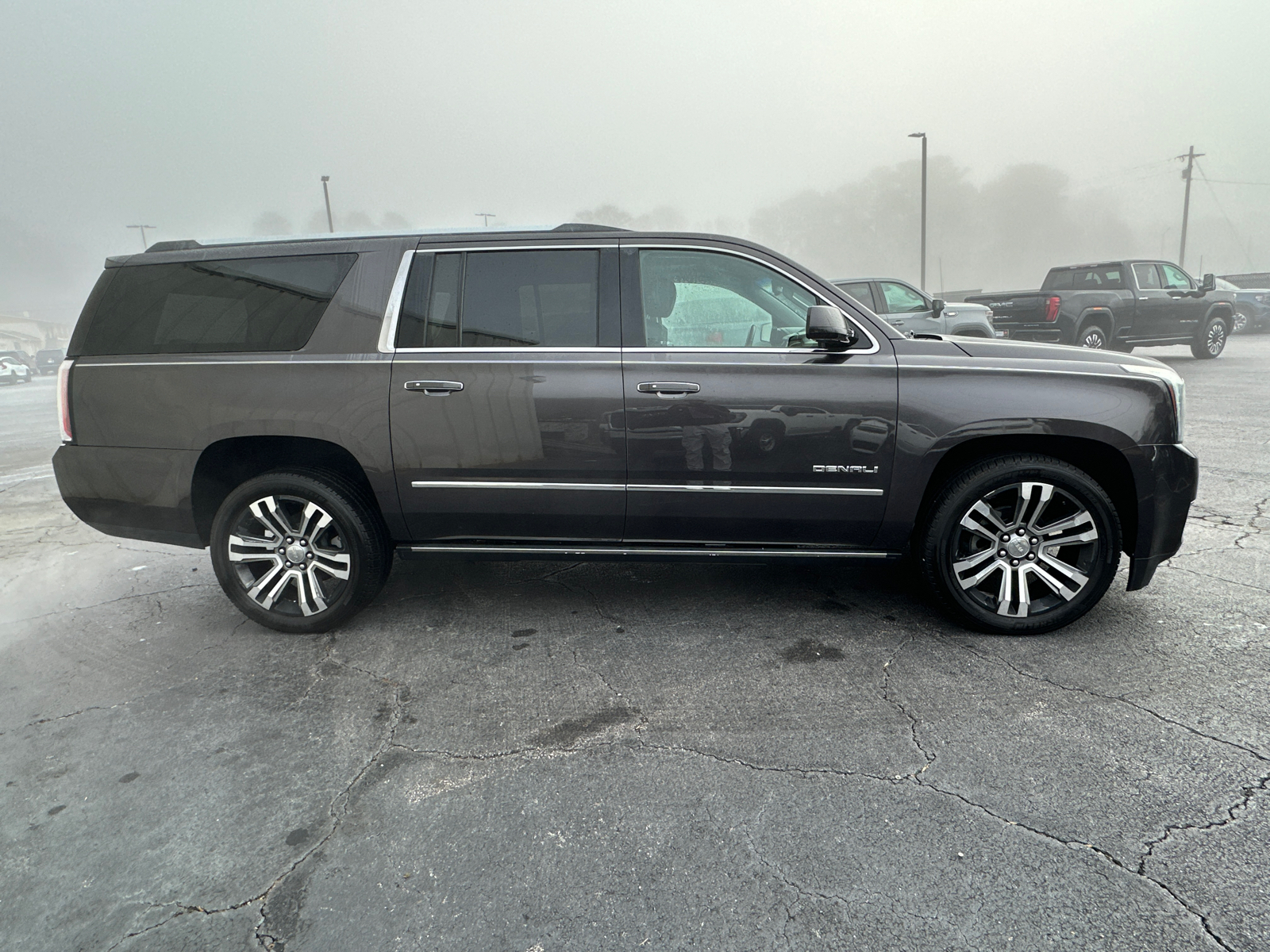 2017 GMC Yukon XL Denali 5