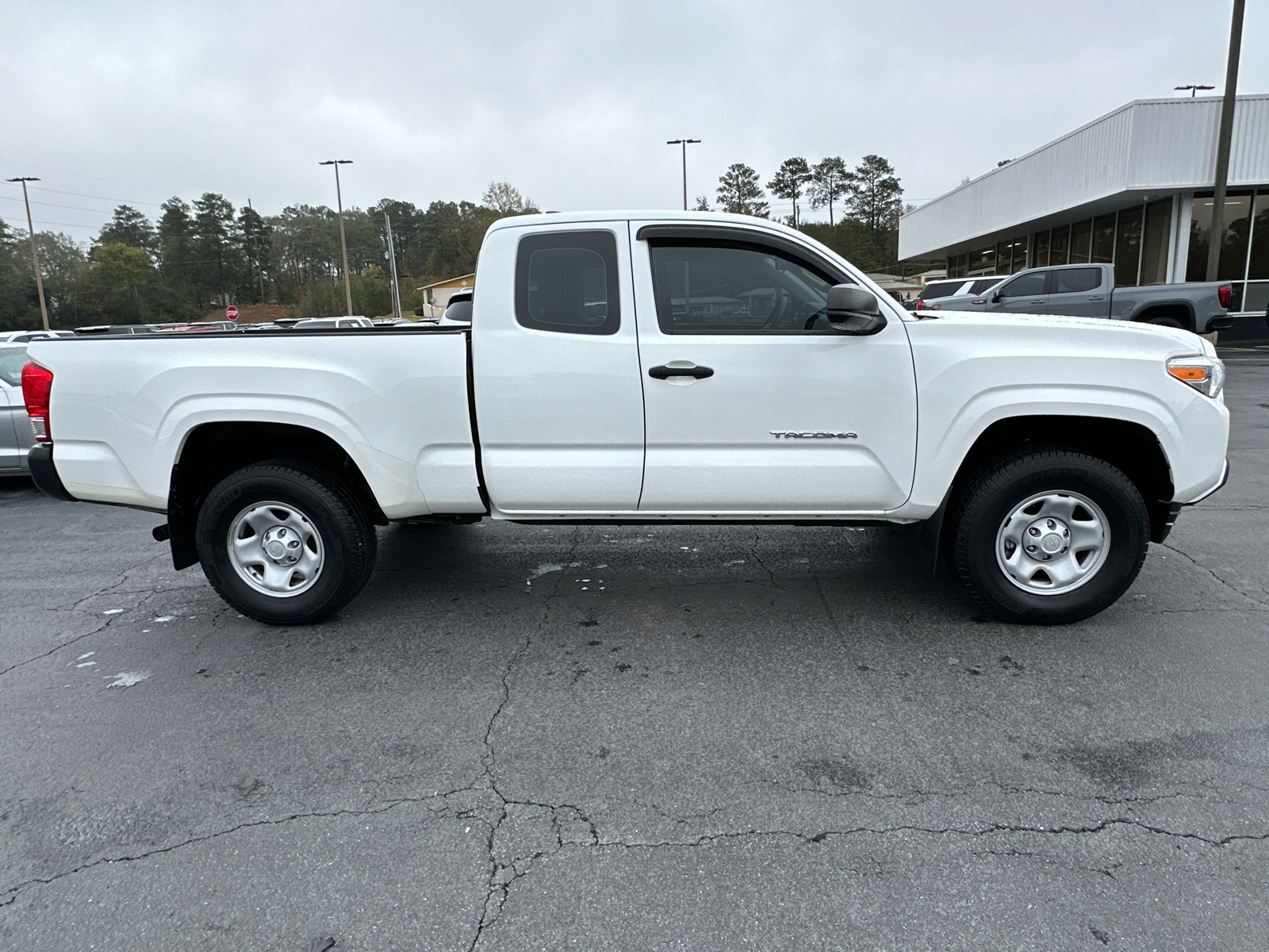 2017 Toyota Tacoma SR 6