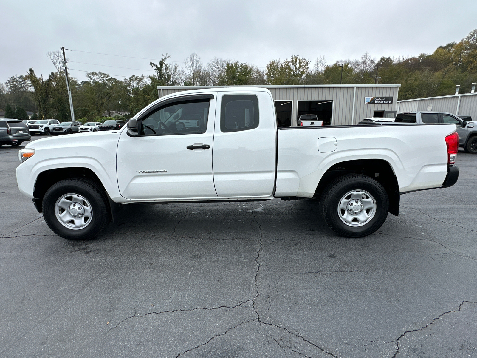 2017 Toyota Tacoma SR 10