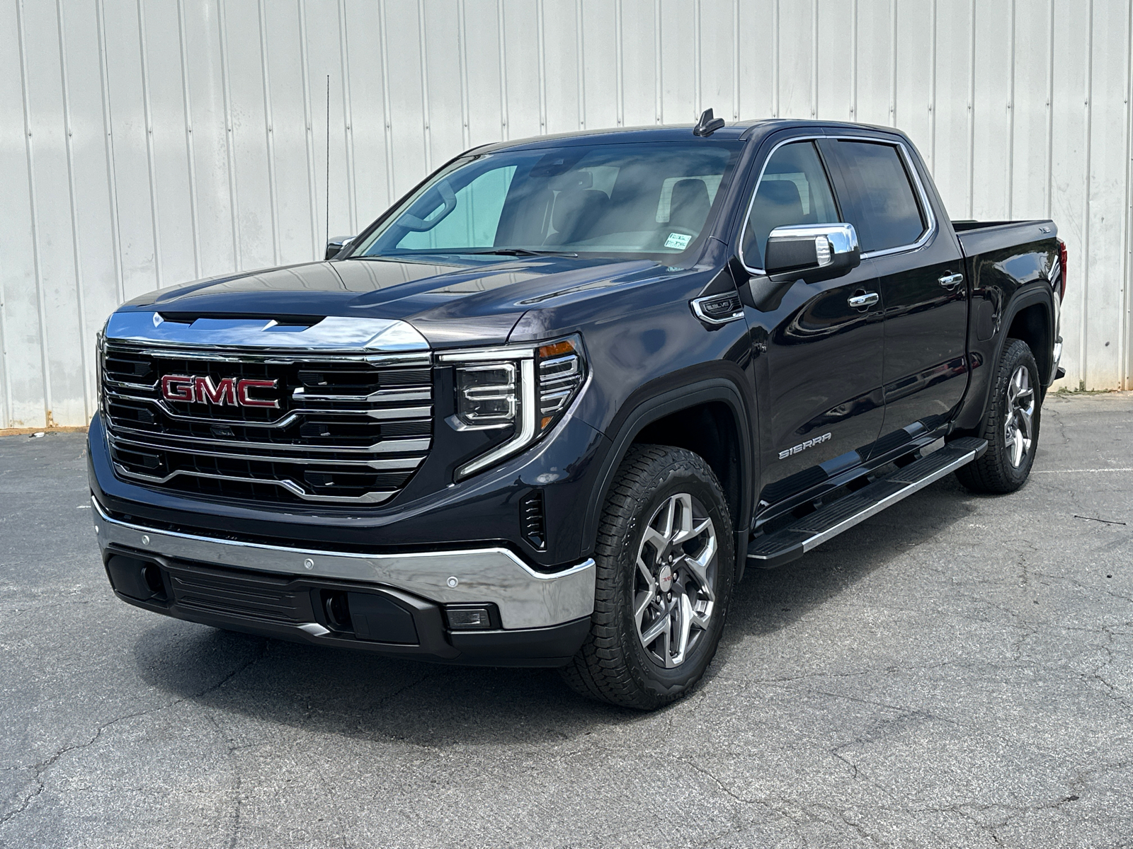 2024 GMC Sierra 1500 SLT 2