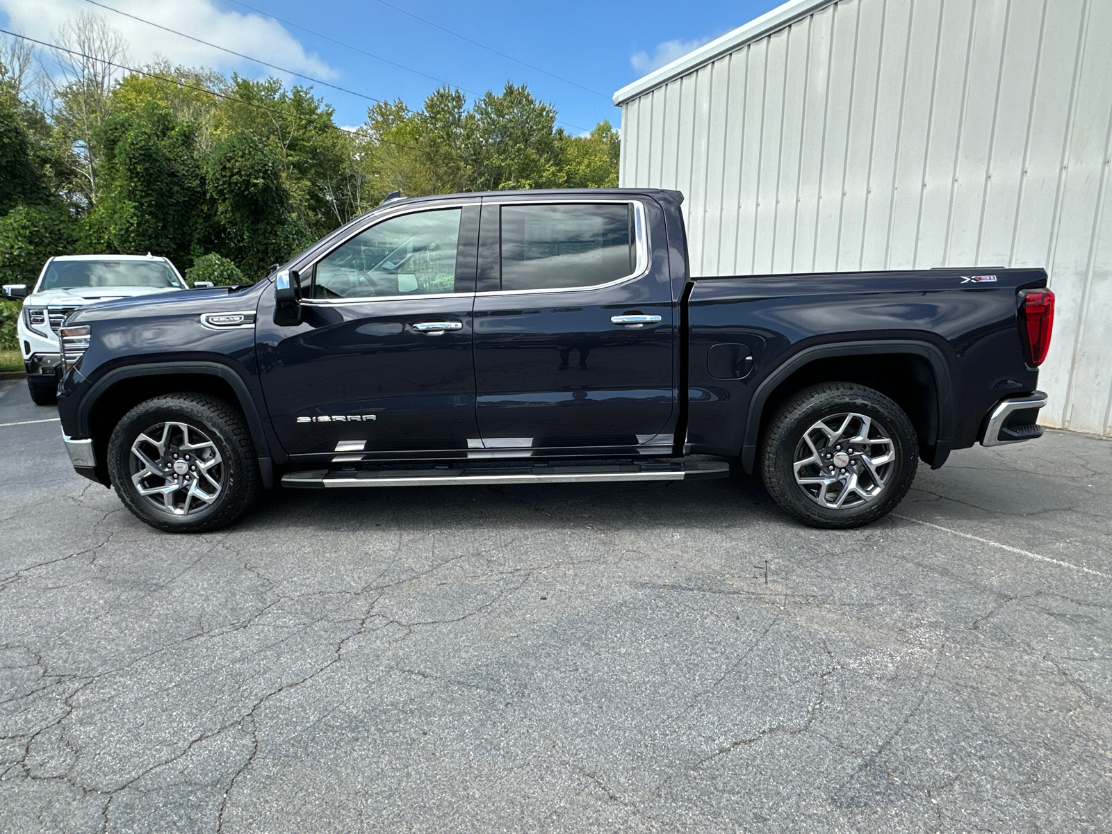 2024 GMC Sierra 1500 SLT 9