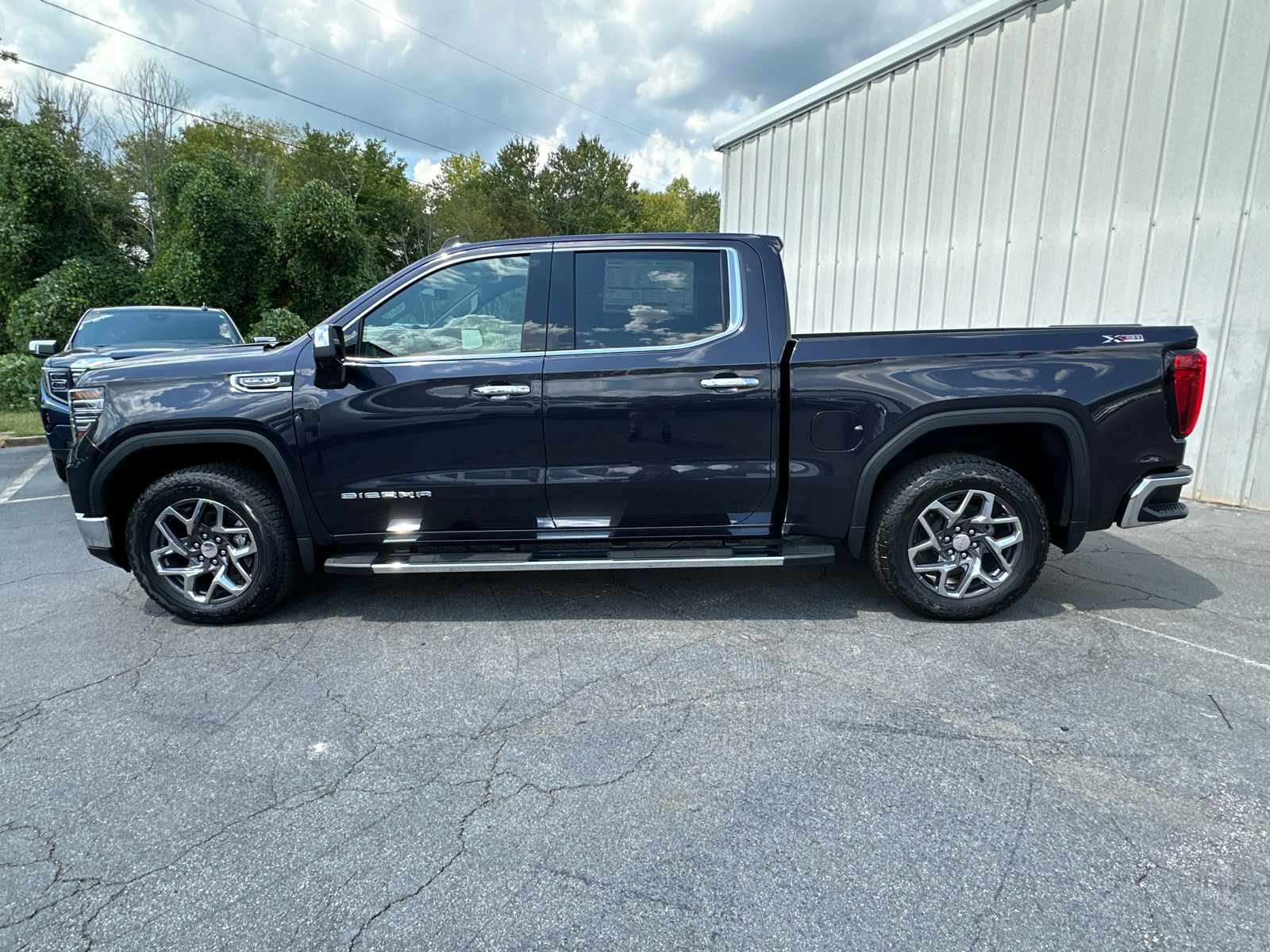 2024 GMC Sierra 1500 SLT 10