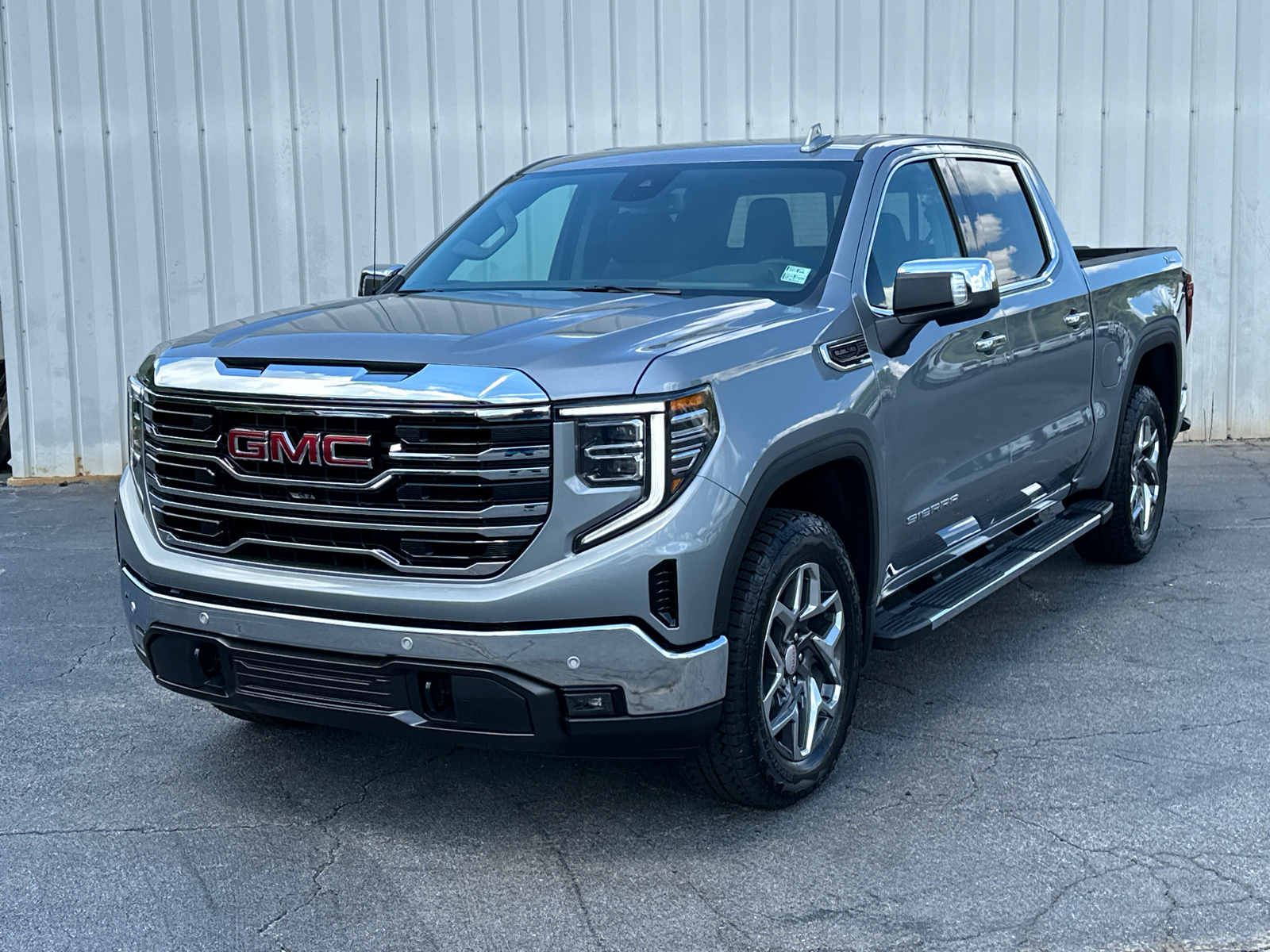 2024 GMC Sierra 1500 SLT 2