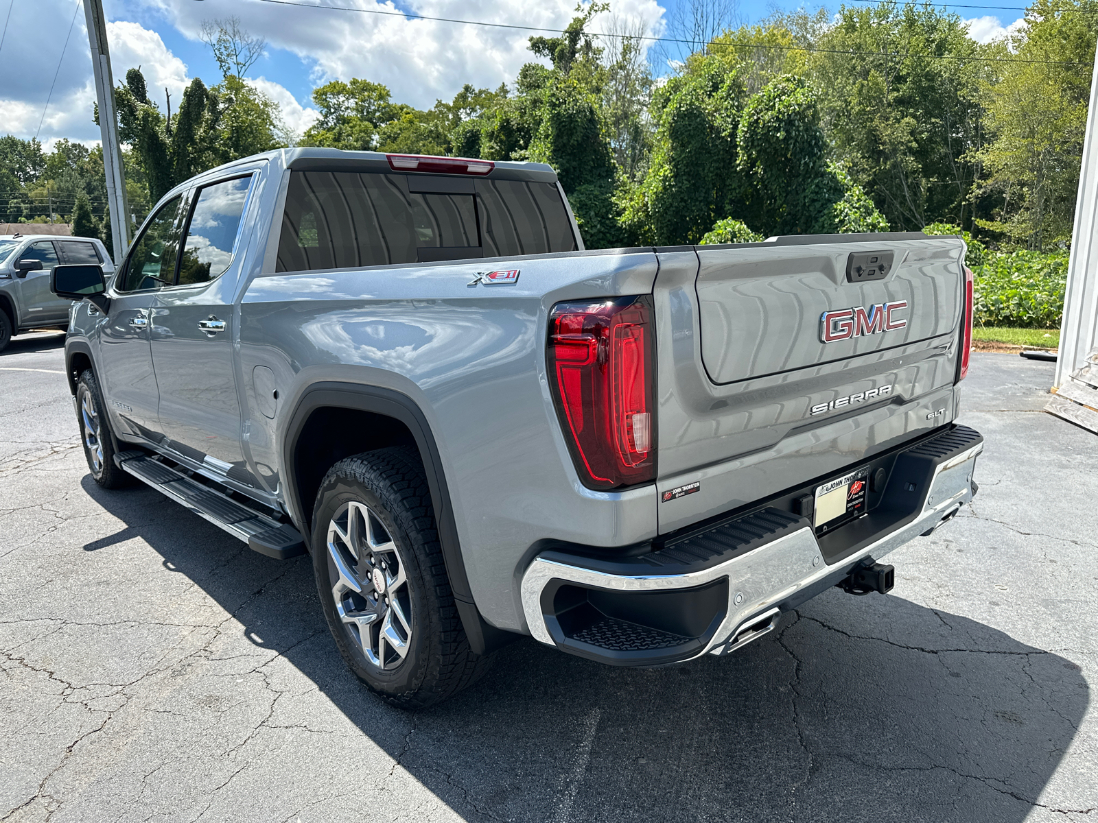 2024 GMC Sierra 1500 SLT 8