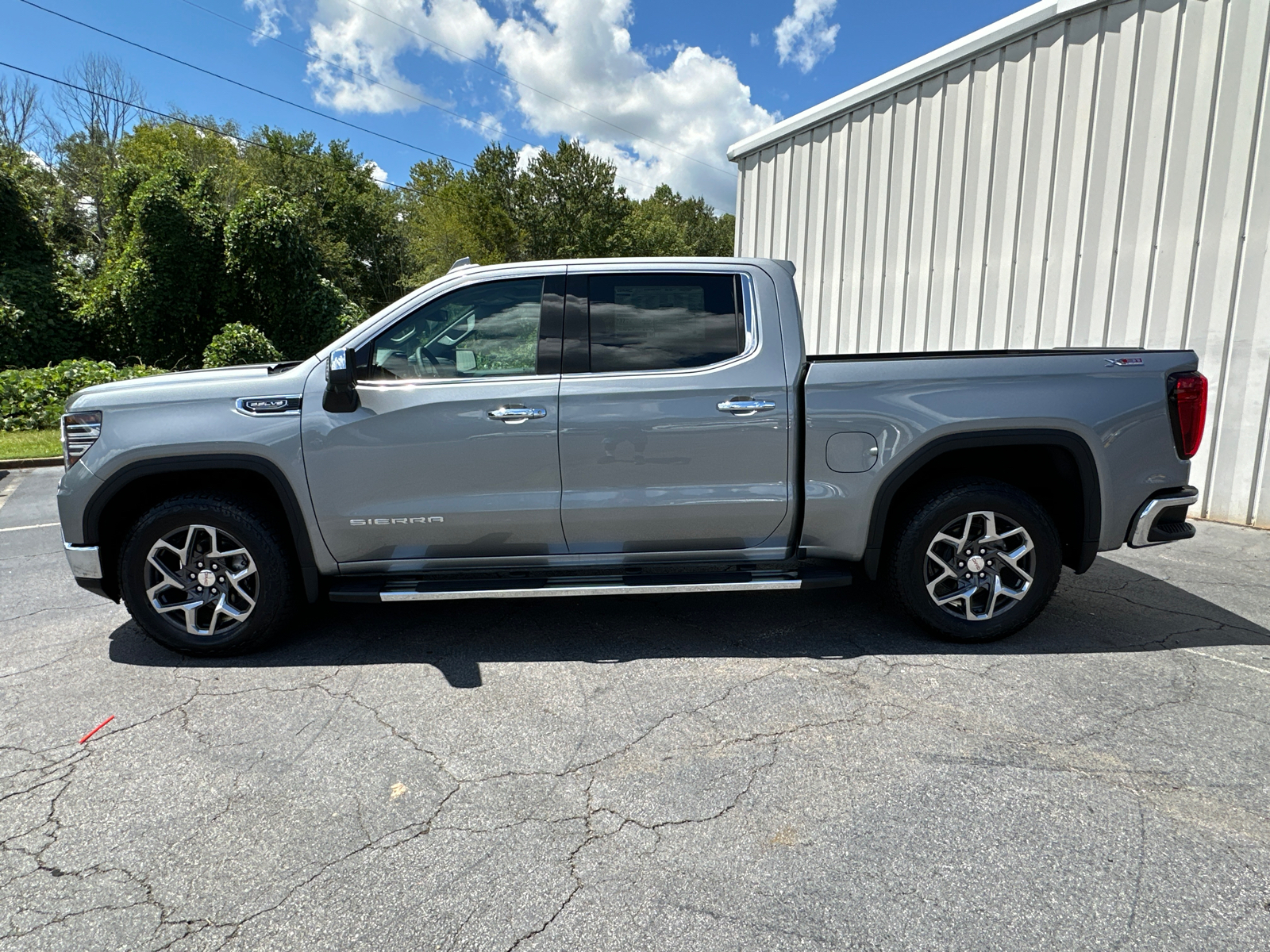 2024 GMC Sierra 1500 SLT 9