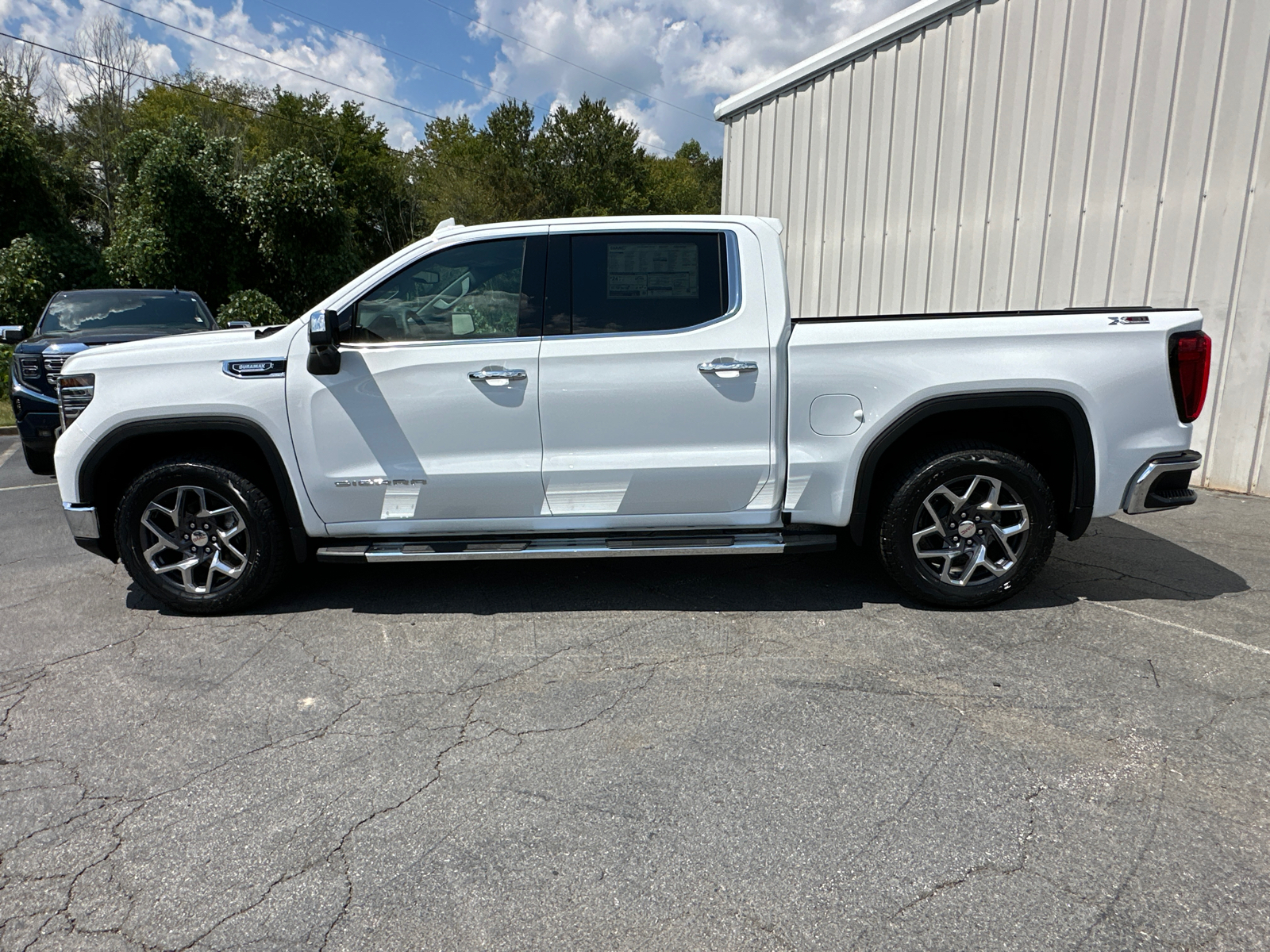 2024 GMC Sierra 1500 SLT 10