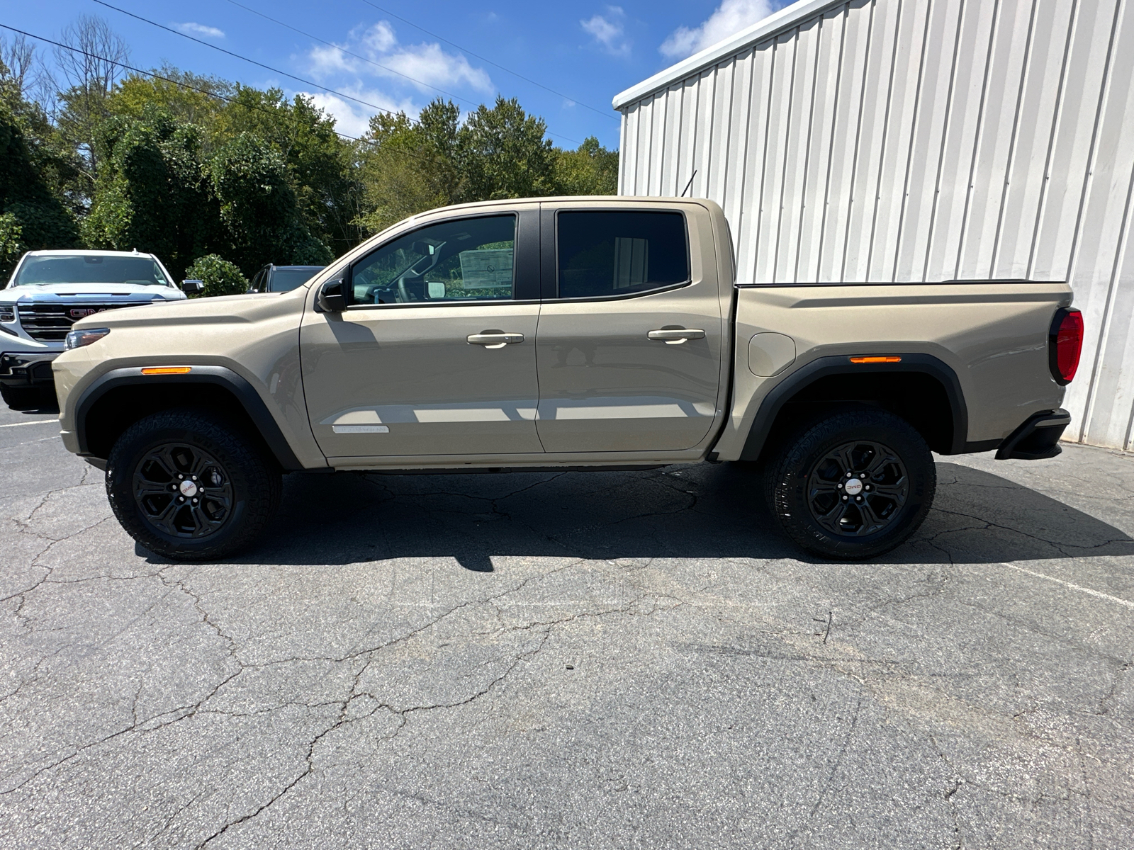 2024 GMC Canyon Elevation 9