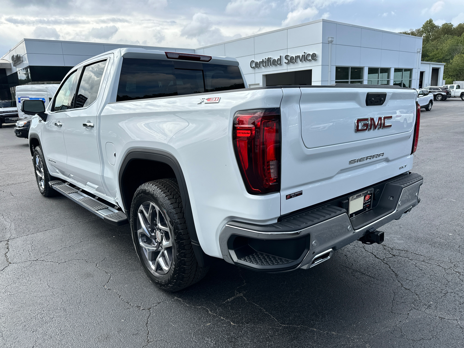 2024 GMC Sierra 1500 SLT 8