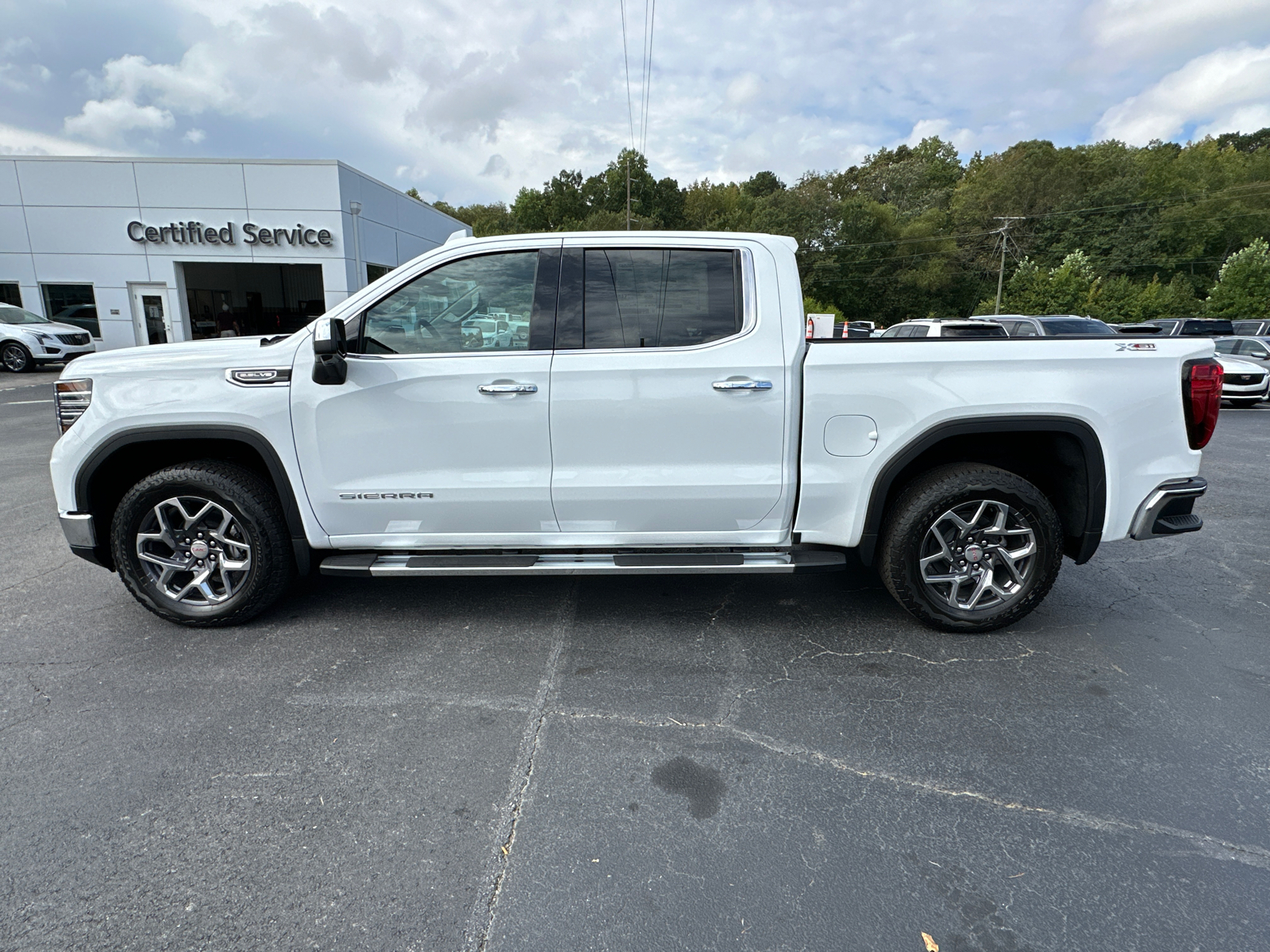 2024 GMC Sierra 1500 SLT 9