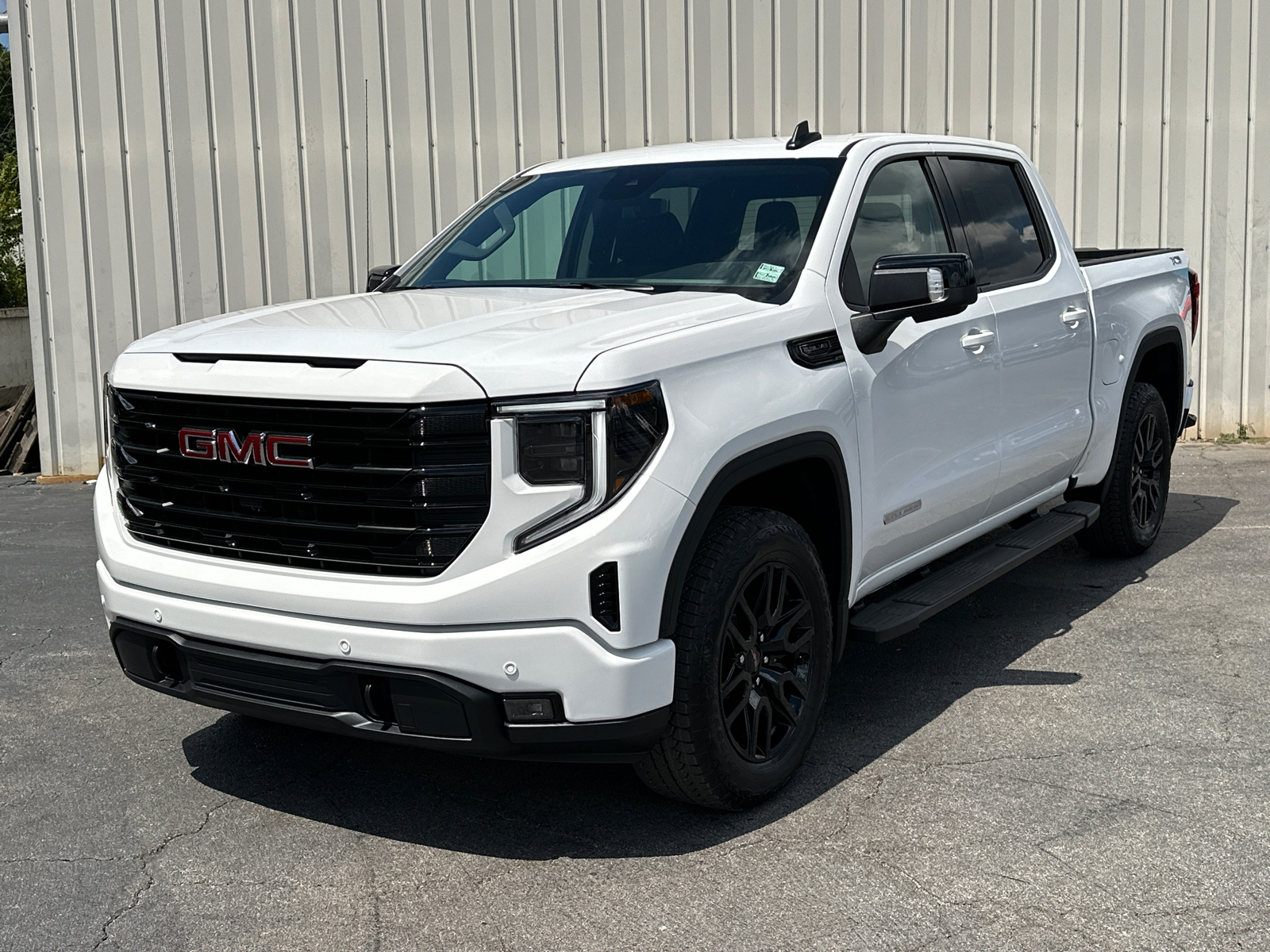 2024 GMC Sierra 1500 Elevation 2