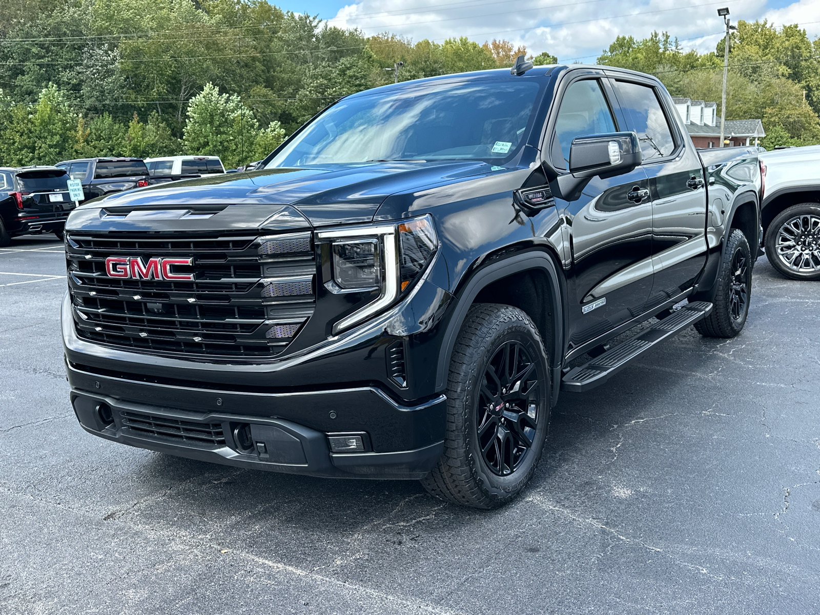 2024 GMC Sierra 1500 Elevation 2