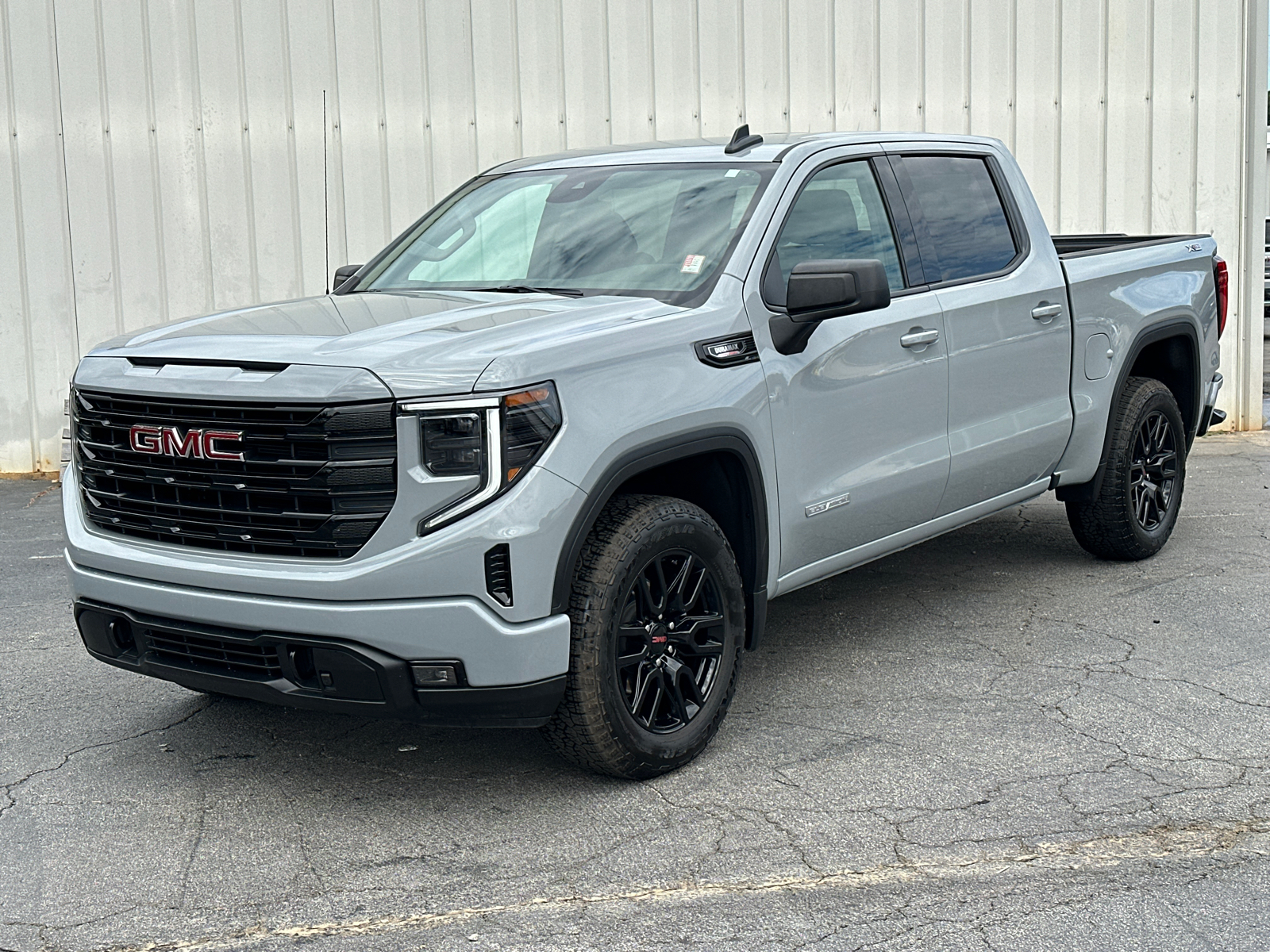 2024 GMC Sierra 1500 Elevation 2