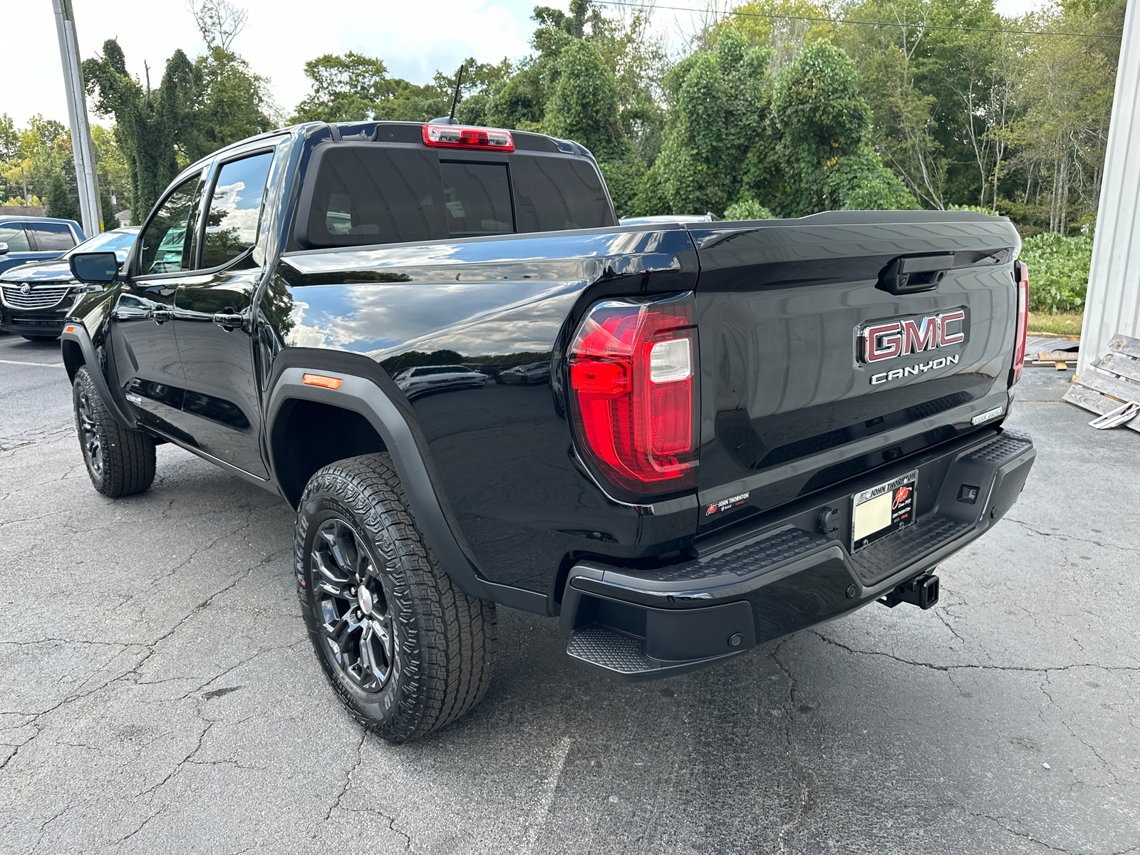 2024 GMC Canyon Elevation 9