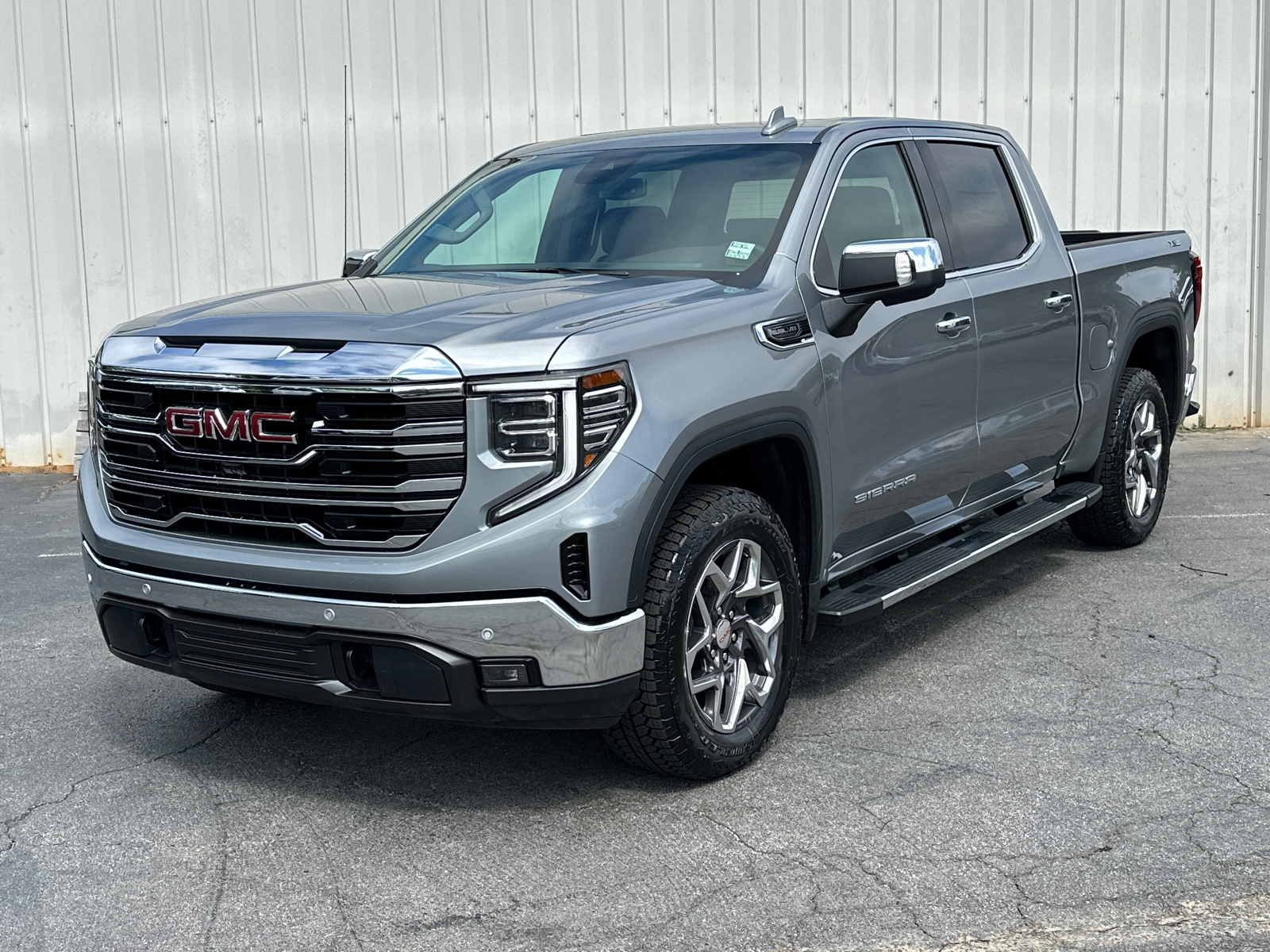 2024 GMC Sierra 1500 SLT 2