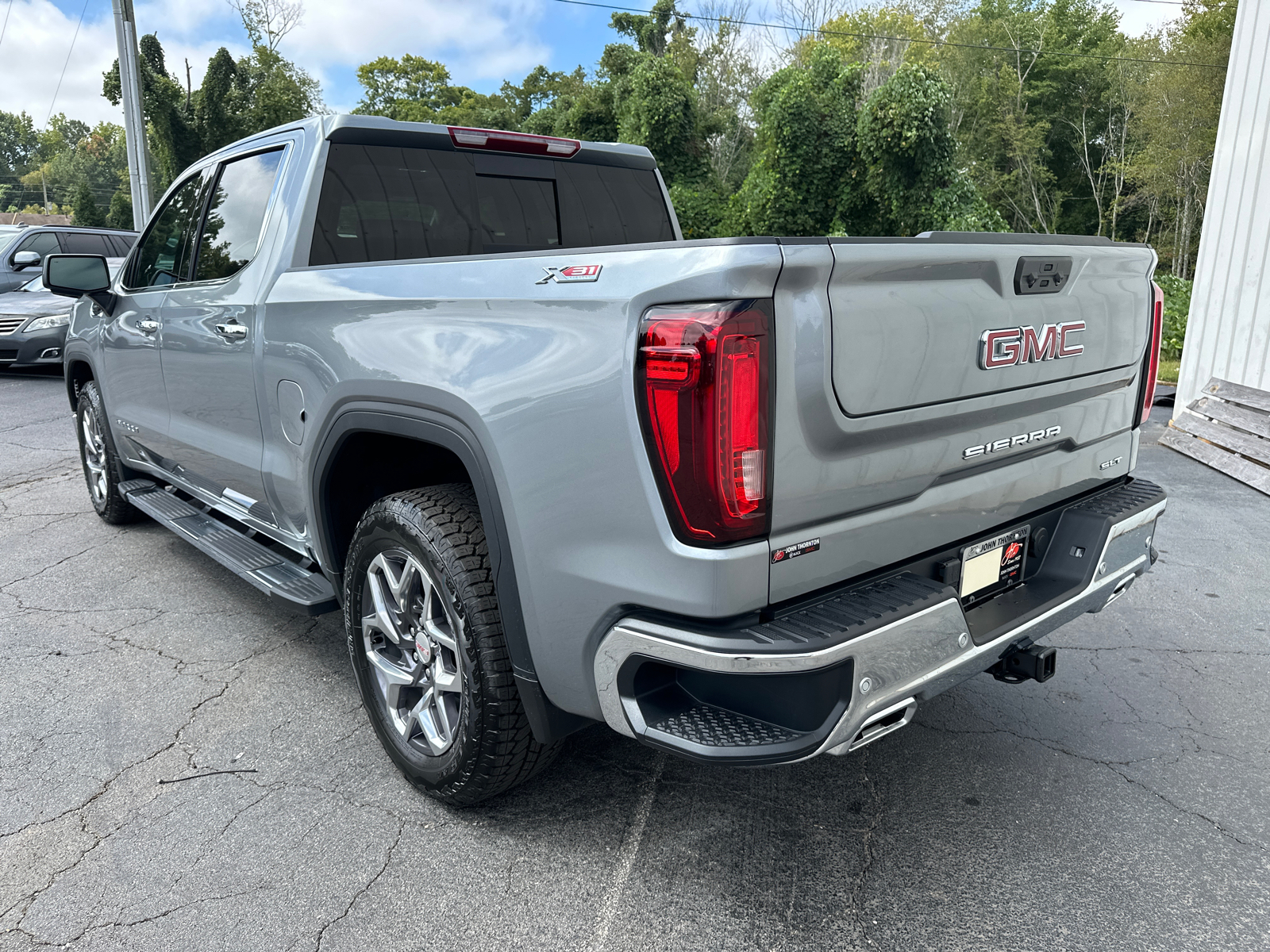 2024 GMC Sierra 1500 SLT 8