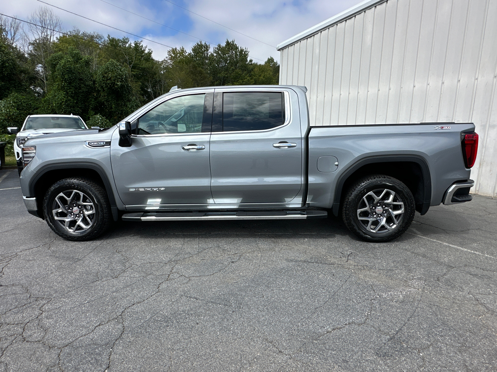 2024 GMC Sierra 1500 SLT 9