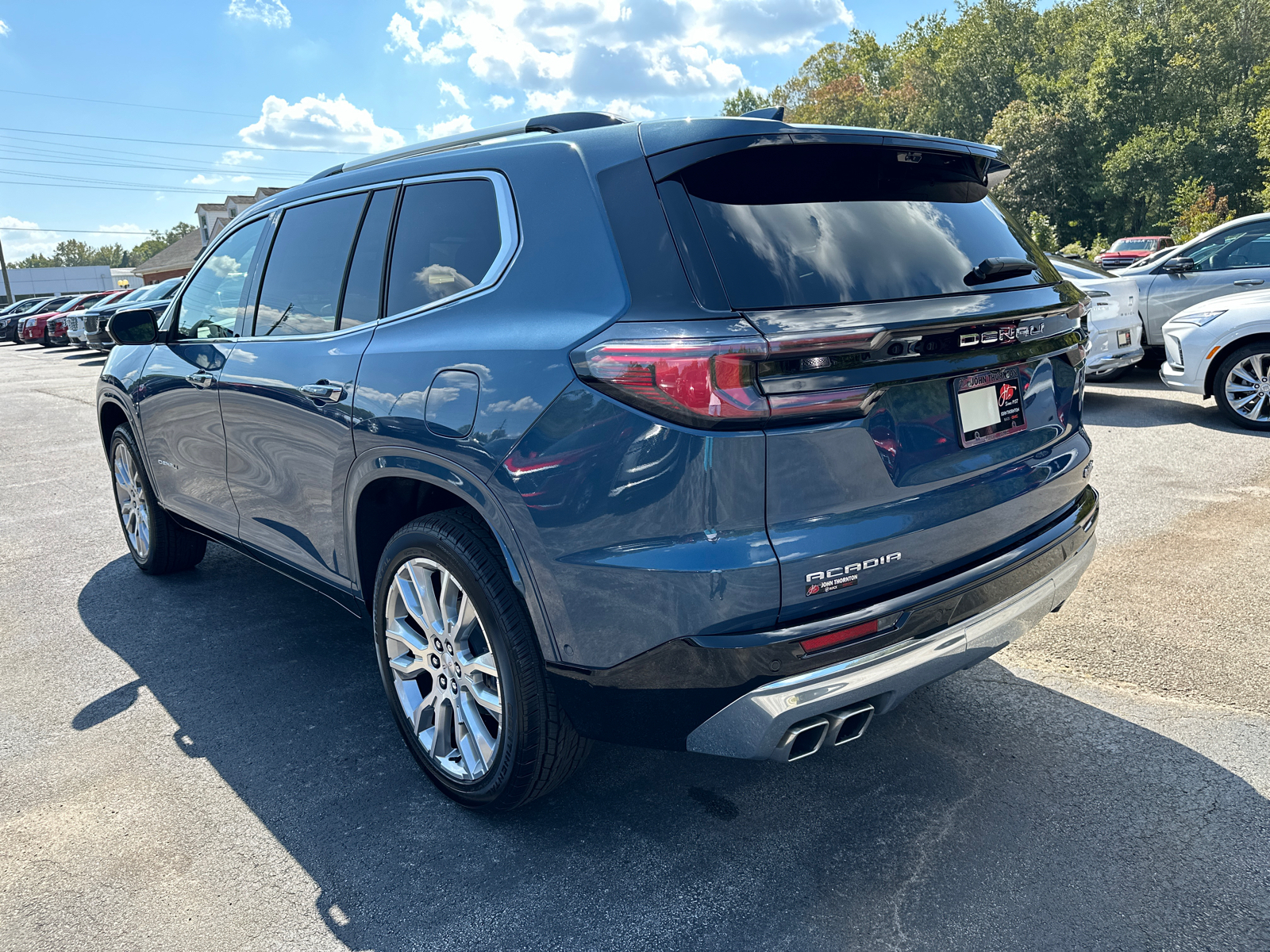 2024 GMC Acadia Denali 8