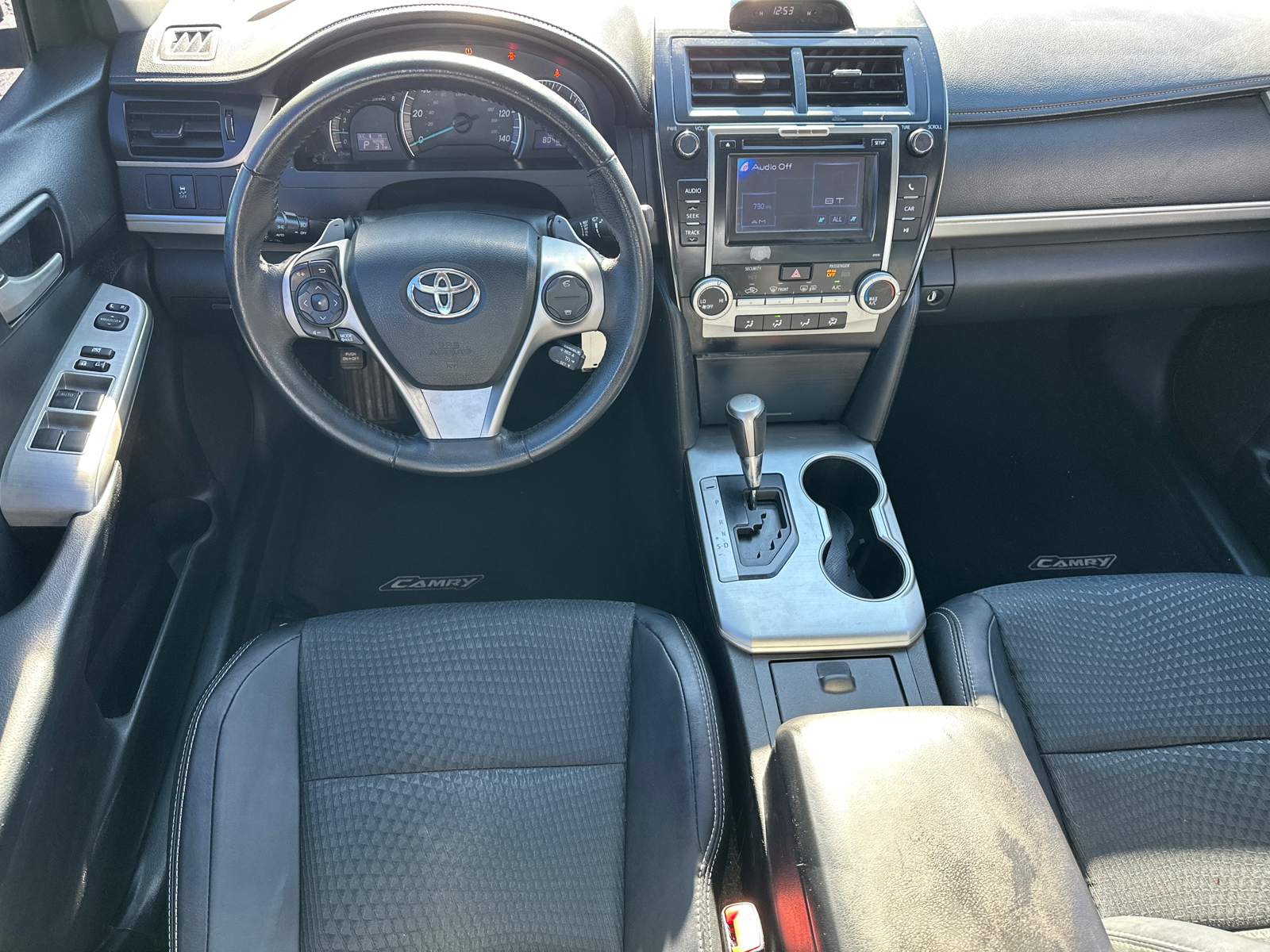 2013 Toyota Camry SE 24