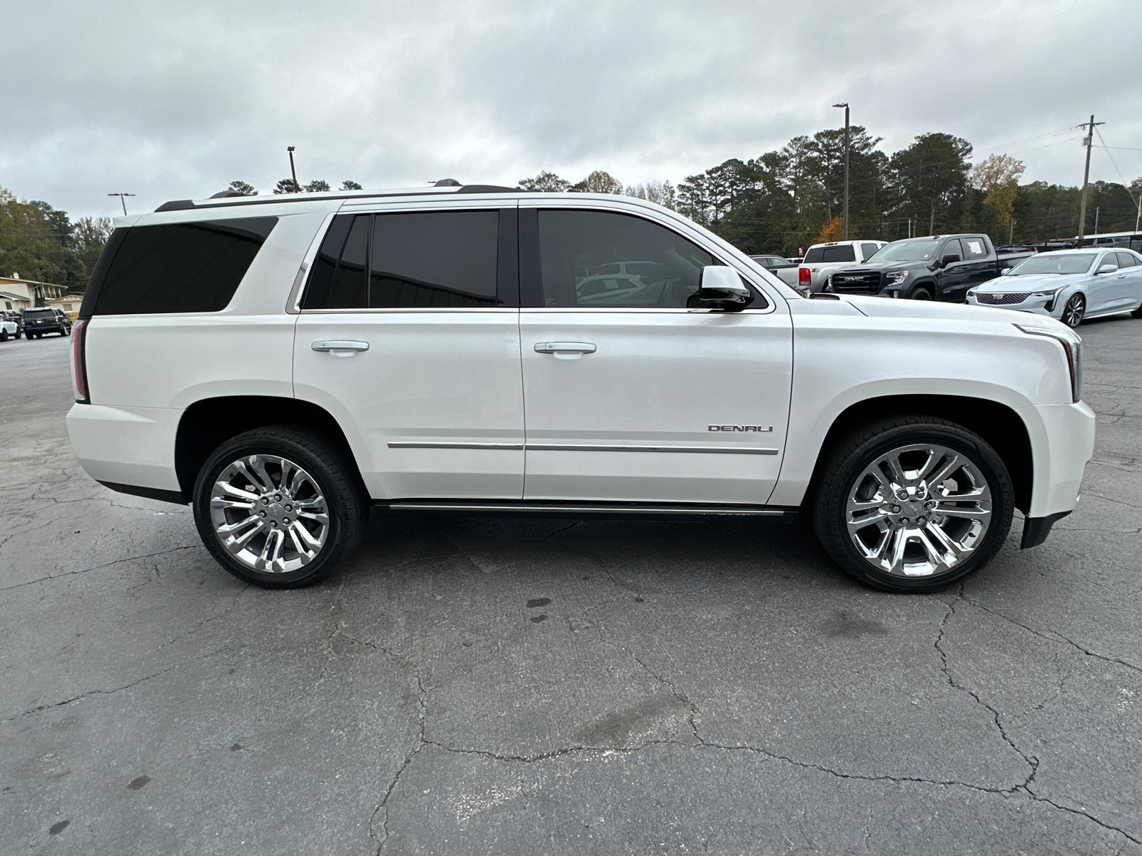 2017 GMC Yukon Denali 6