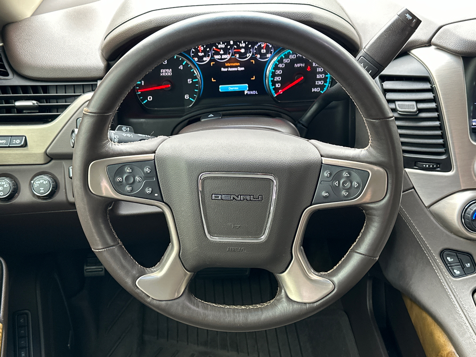 2017 GMC Yukon Denali 26