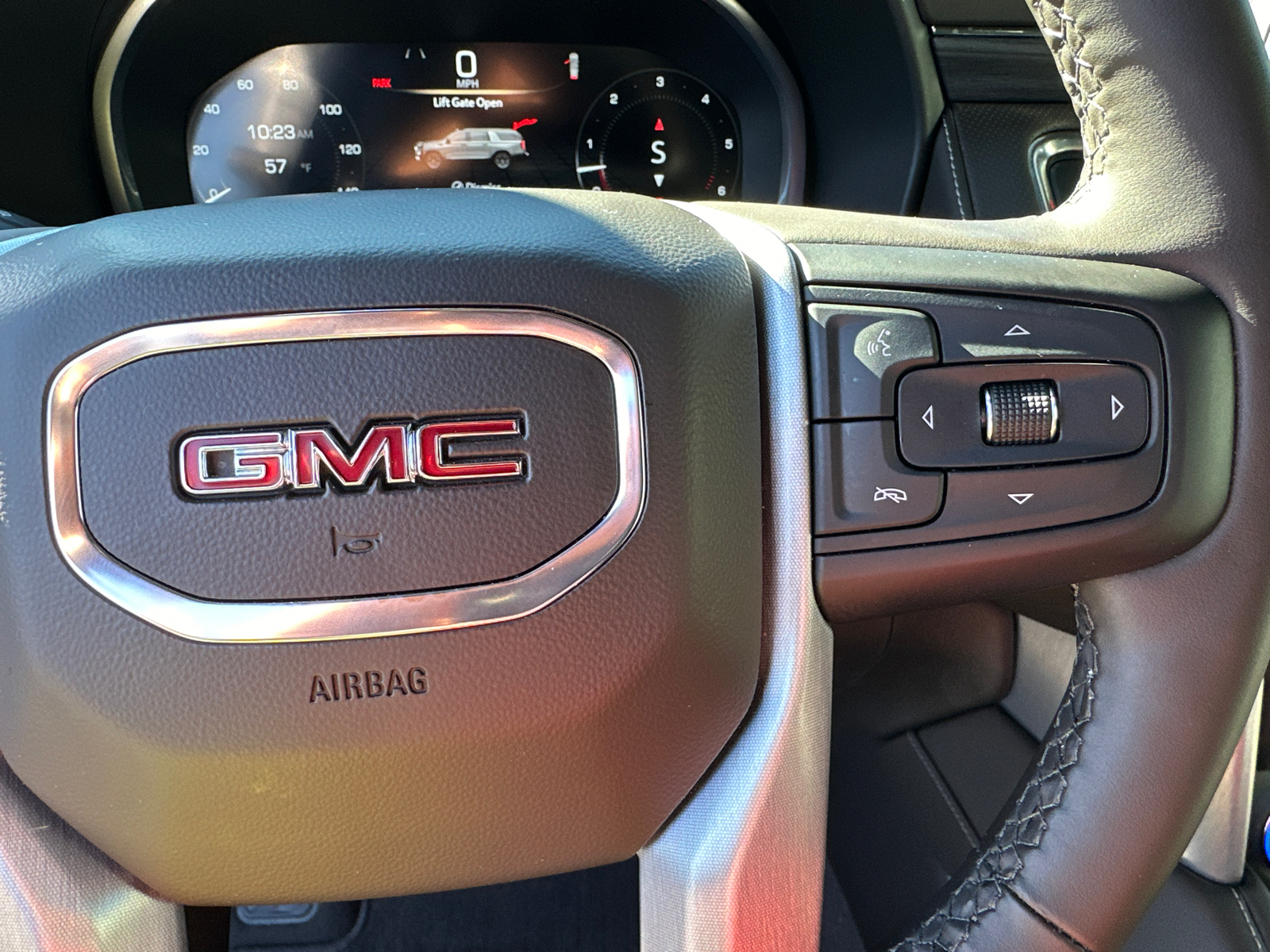 2023 GMC Yukon SLT 28