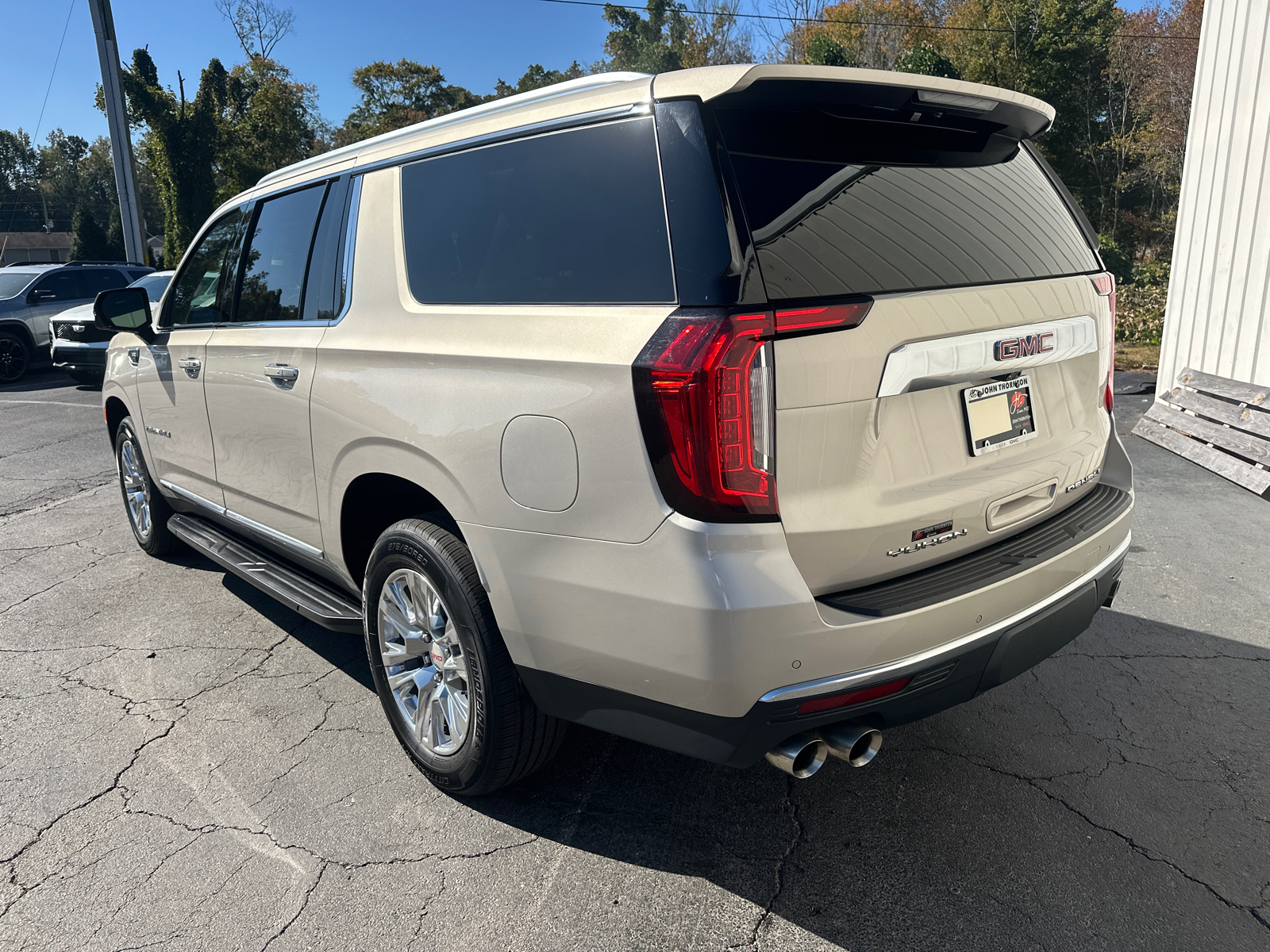 2021 GMC Yukon XL Denali 8