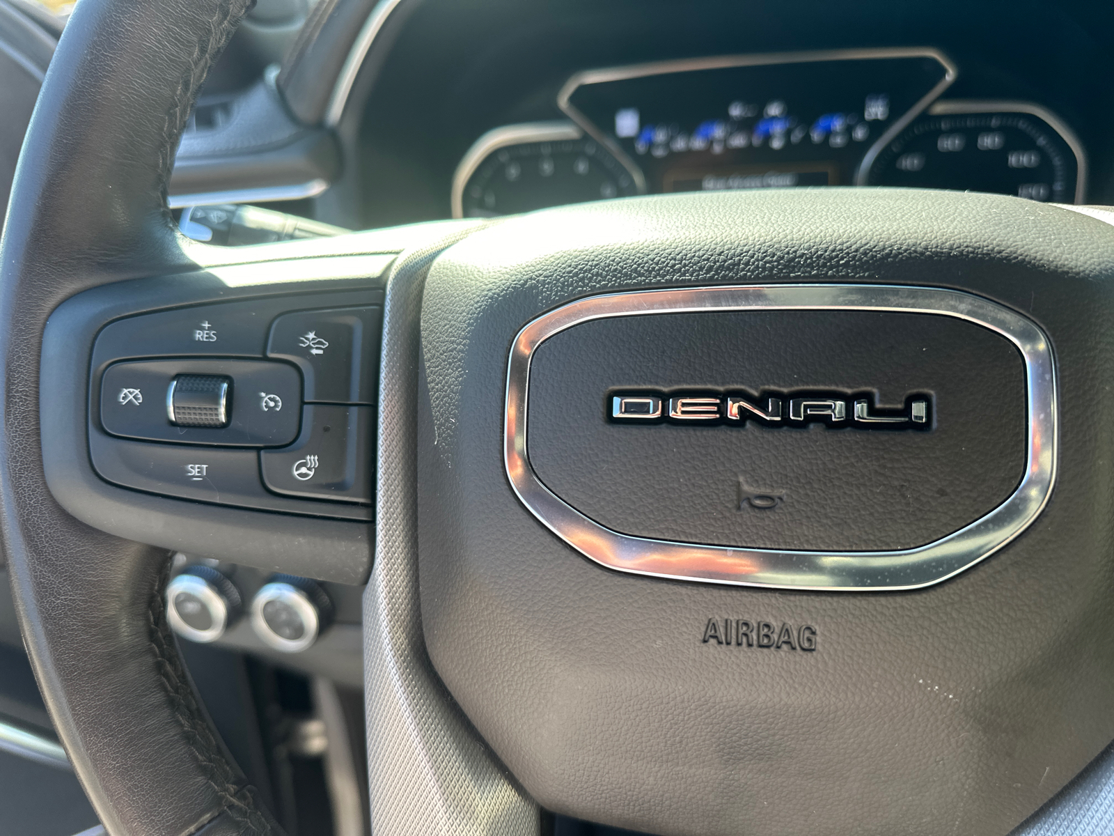 2021 GMC Yukon XL Denali 27