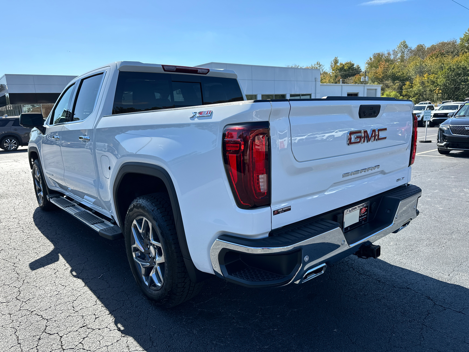 2024 GMC Sierra 1500 SLT 8