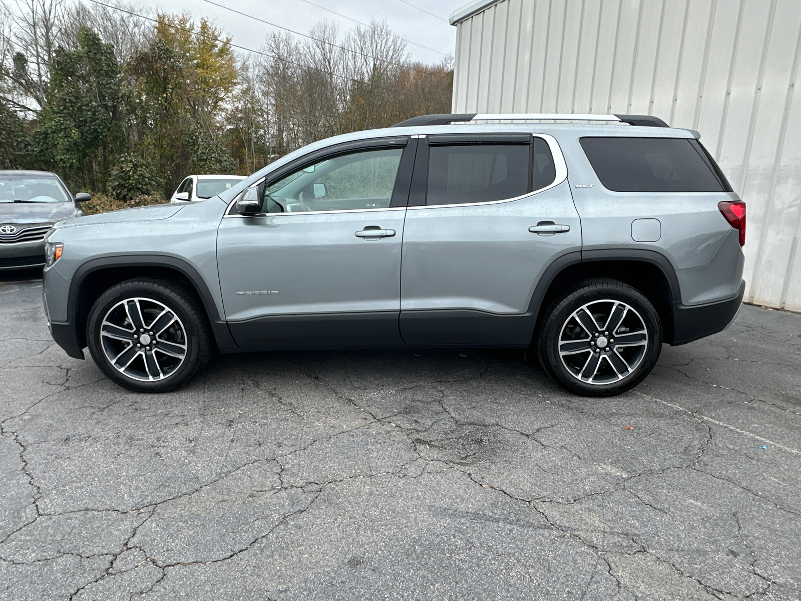 2023 GMC Acadia SLT 10